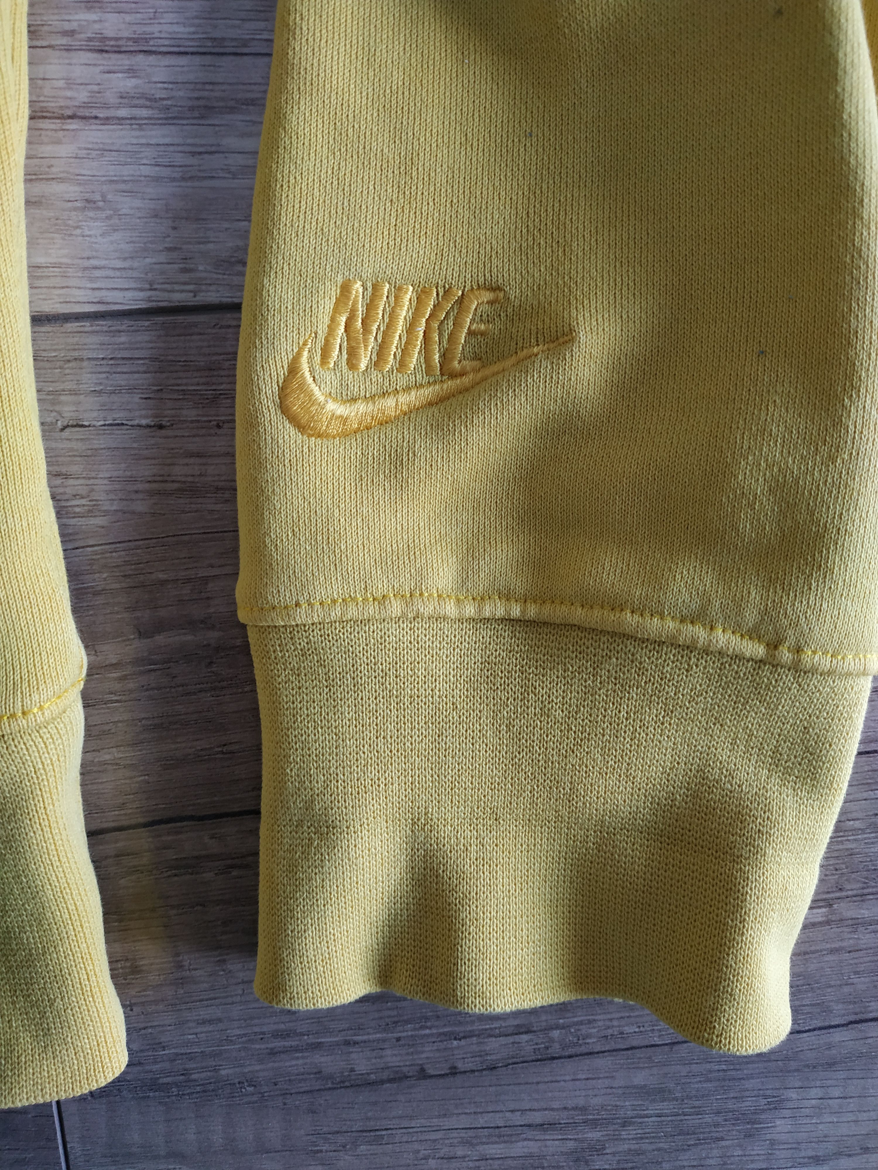 Nike NIKE Sportswear Men's Swoosh Logo Sweatshirt, s. MEDIUM Size US M / EU 48-50 / 2 - 7 Thumbnail