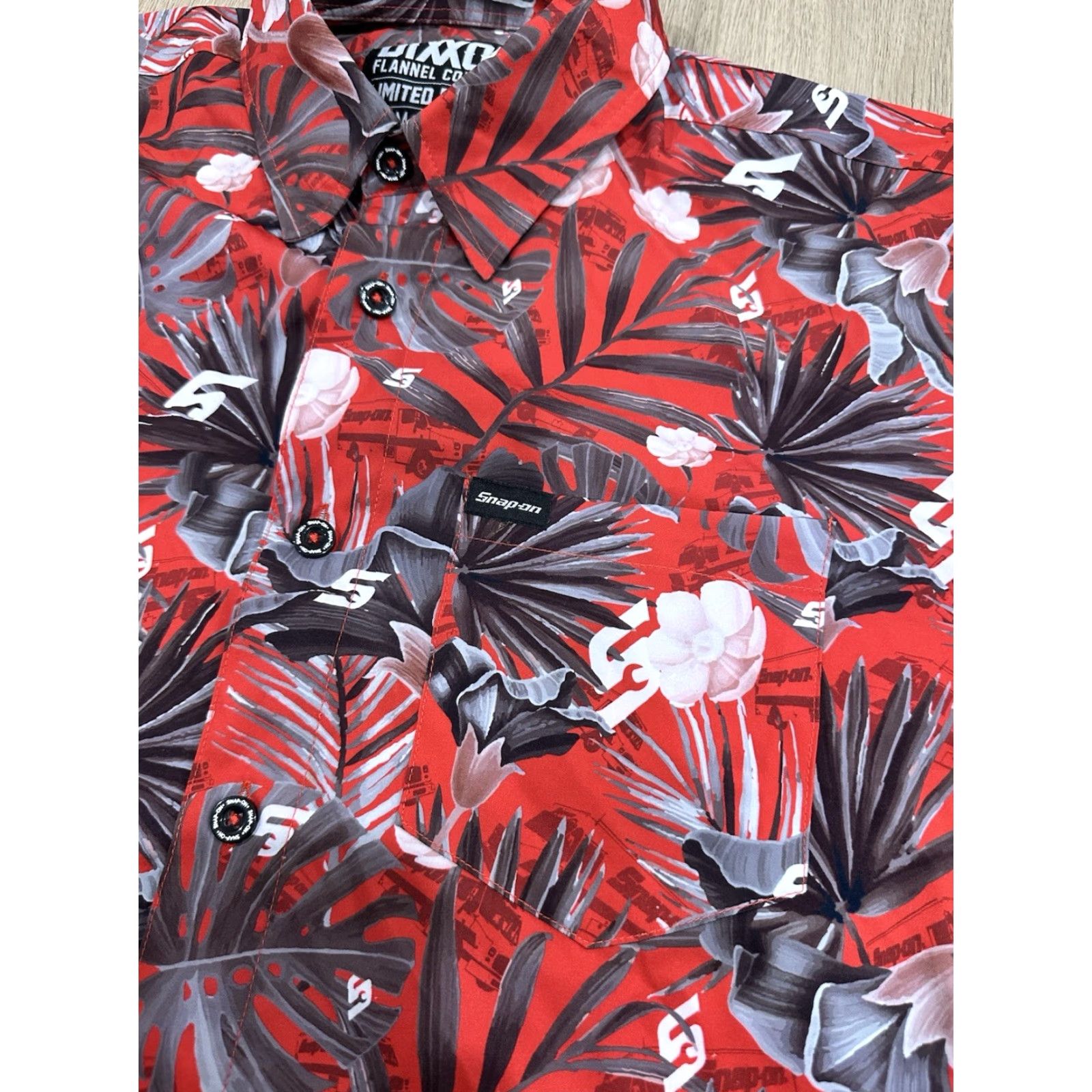Vintage Dixxon Hawaiian Shirt Mens L Red Floral Short Sleeve Button-Up Limited Edition Stretch Size US L / EU 52-54 / 3 - 4 Thumbnail