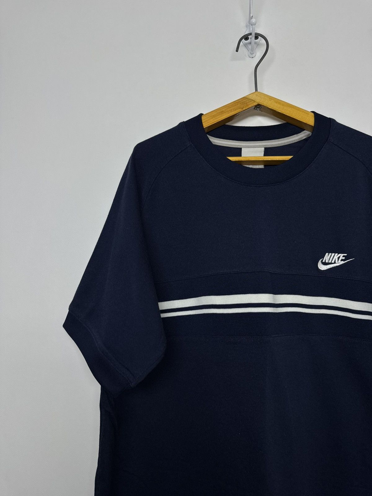 Nike Vintage Y2k Nike Swoosh Logo T-Shirt Size US L / EU 52-54 / 3 - 6 Thumbnail