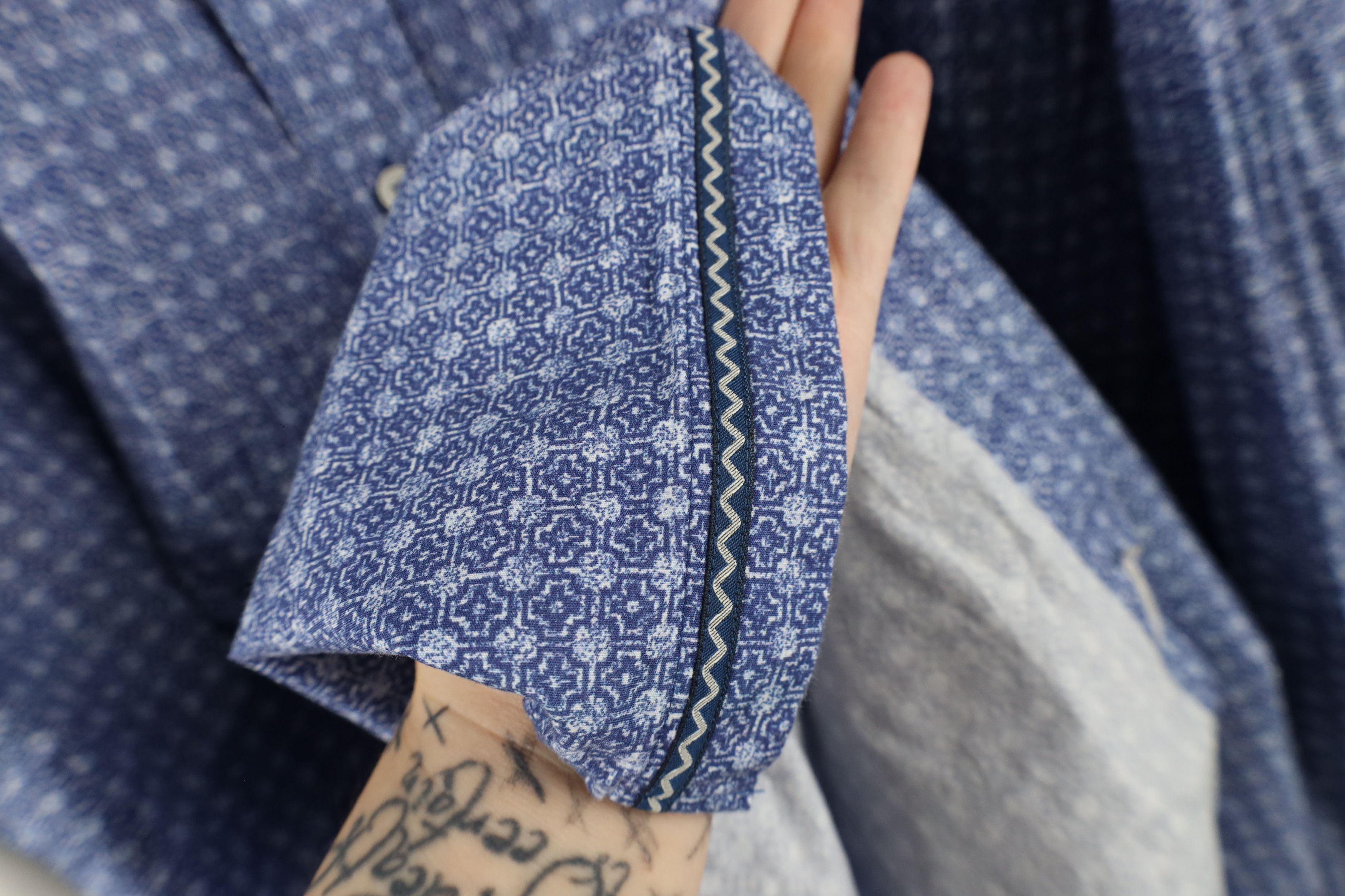Vintage Bugatchi Uomo Geometric Collared Button Shirt Blue Cotton Size US XXL / EU 58 / 5 - 5 Thumbnail