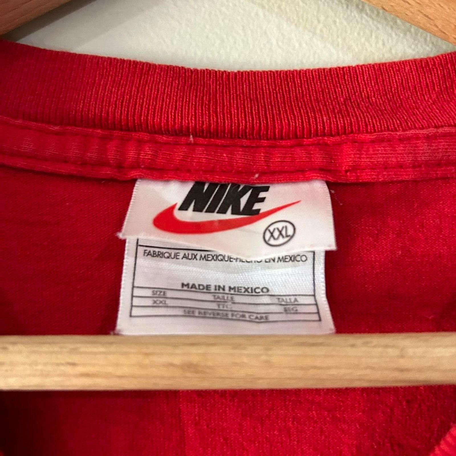 Nike Vintage Nike Center Swoosh Chicago Bulls Tee Shirt Size US XXL / EU 58 / 5 - 4 Thumbnail