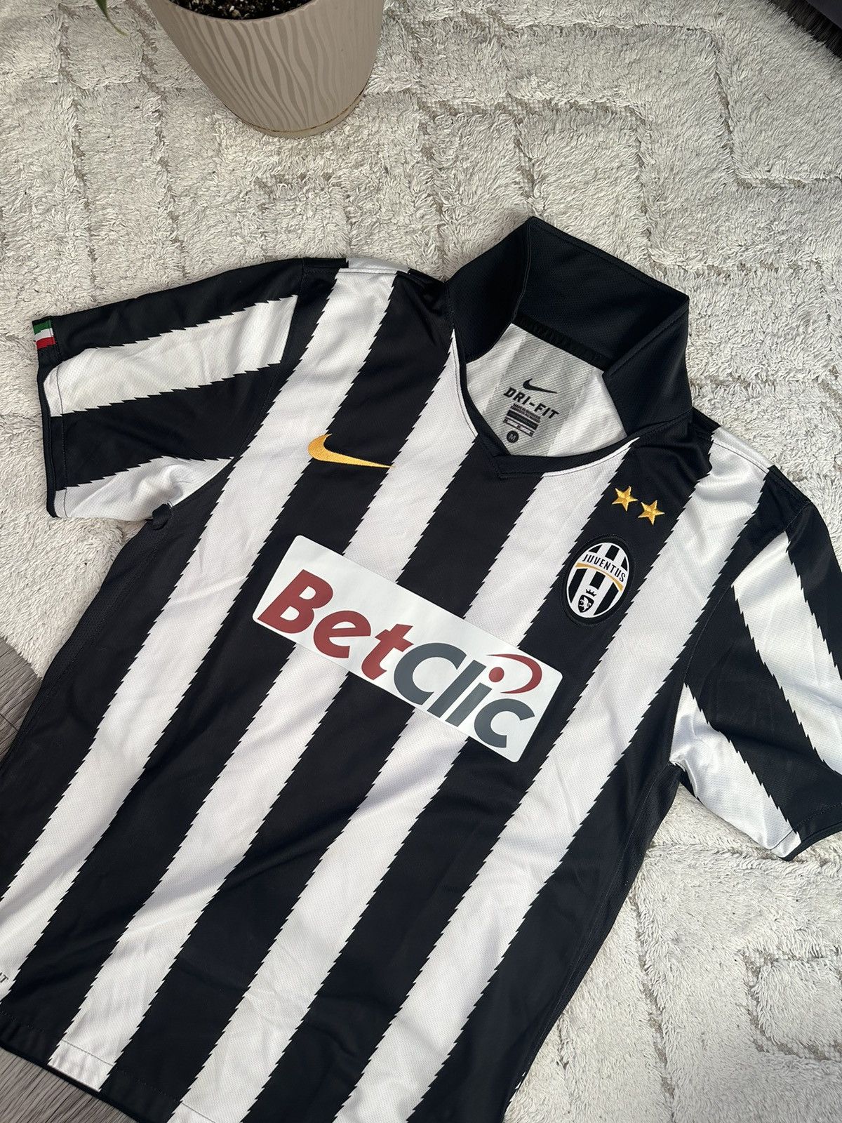 Nike Nike Juventus 2010-2011 Home Jersey Vintage Betclic Size US M / EU 48-50 / 2 - 2 Thumbnail
