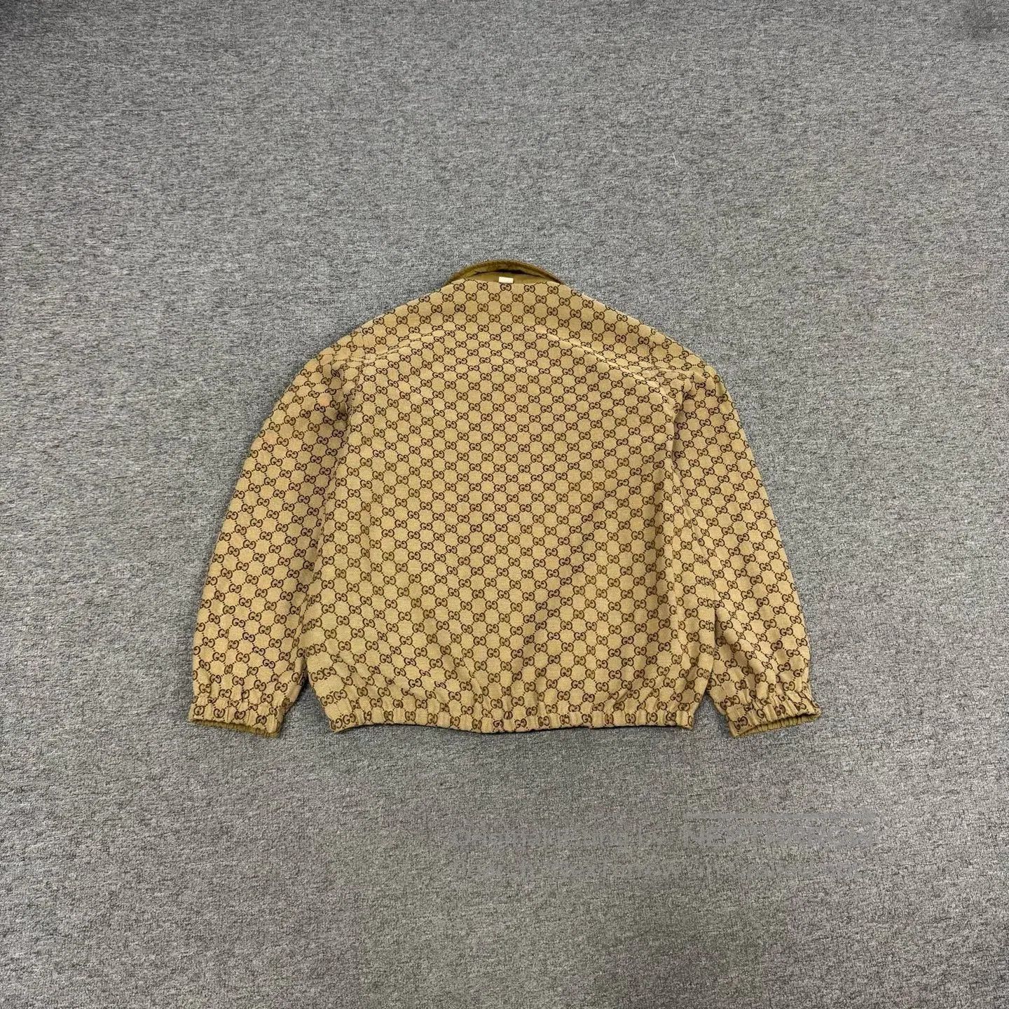 Gucci Guicci size 46 Aged-style collar; leather lapel; suitable f Size US S / EU 44-46 / 1 - 3 Thumbnail