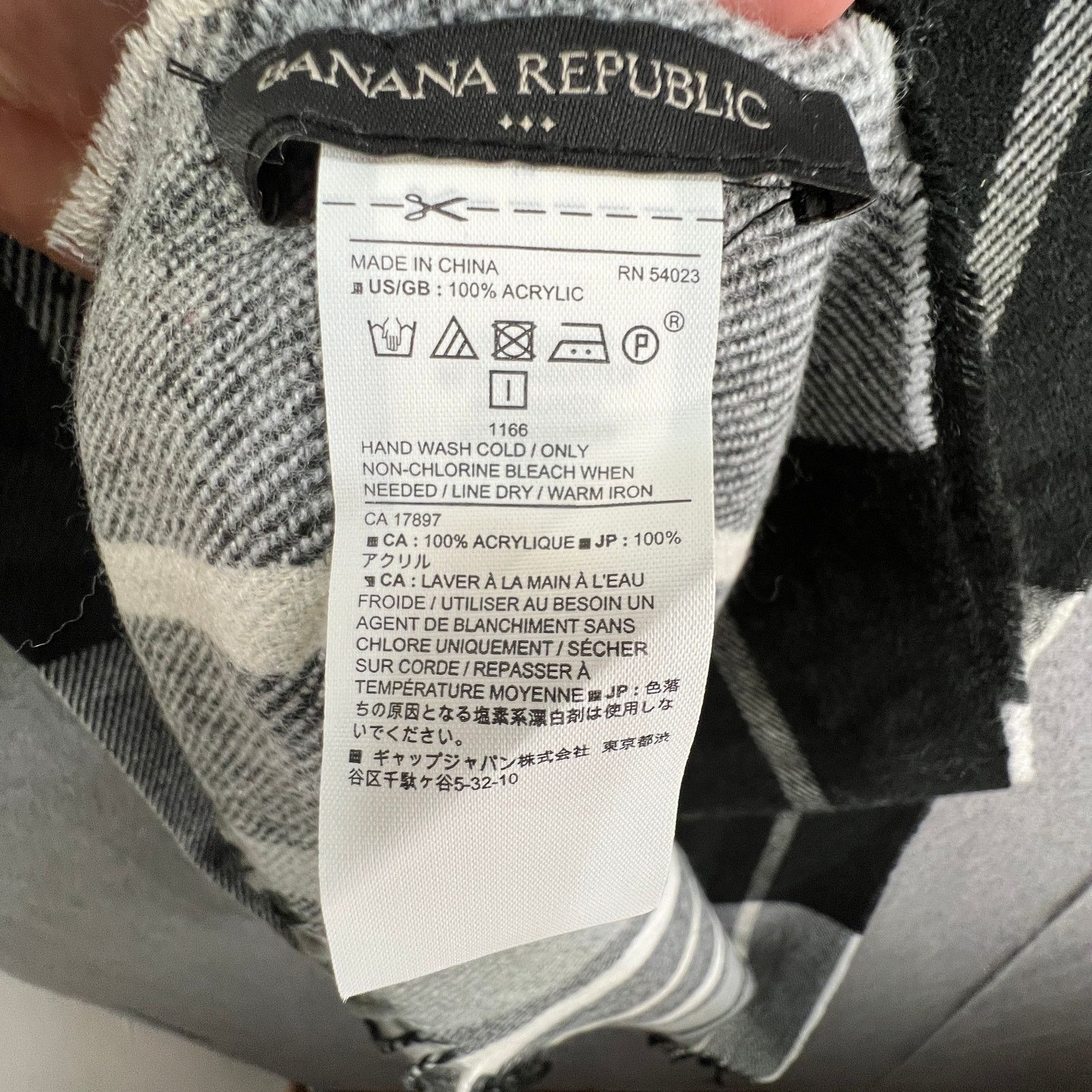 Banana Republic Banana Republic 100% ACRYLIC Women's Black Plaid Size ONE SIZE - 3 Thumbnail