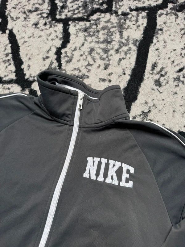 Nike Nike grey logo white swoosh zip track jacket L Size US L / EU 52-54 / 3 - 4 Thumbnail