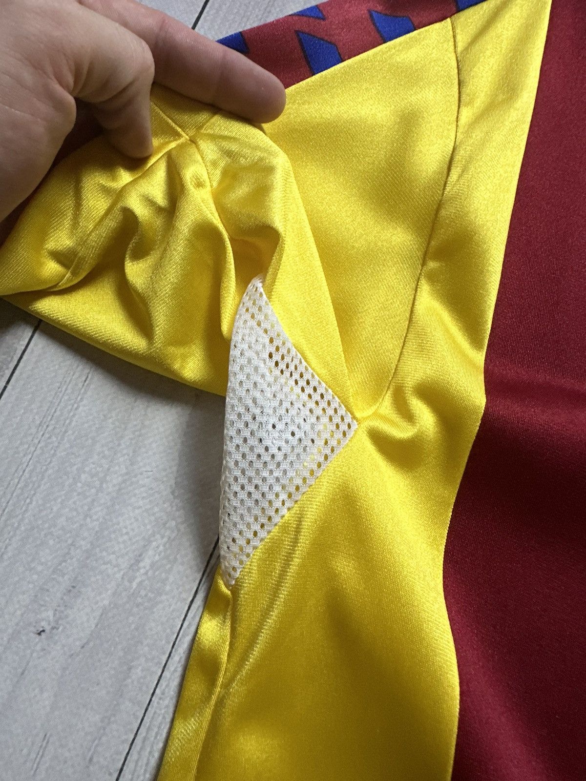 Vintage Vintage Retro Barcelona shirt soccer jersey rare yellow away Size US L / EU 52-54 / 3 - 3 Thumbnail