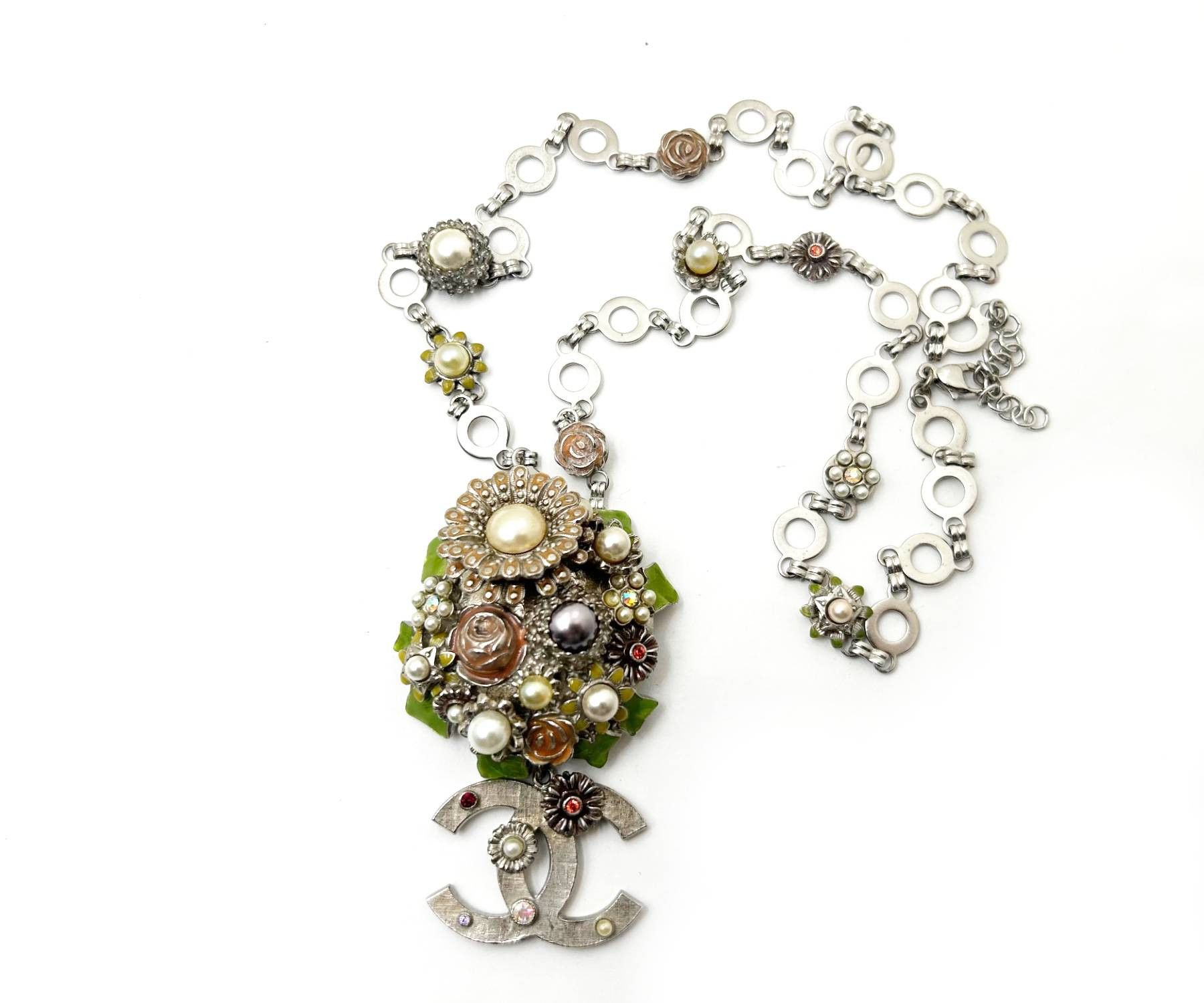 Chanel Chanel Silver Enamel Flowers CC Large Pendant Necklace Size ONE SIZE - 1 Thumbnail