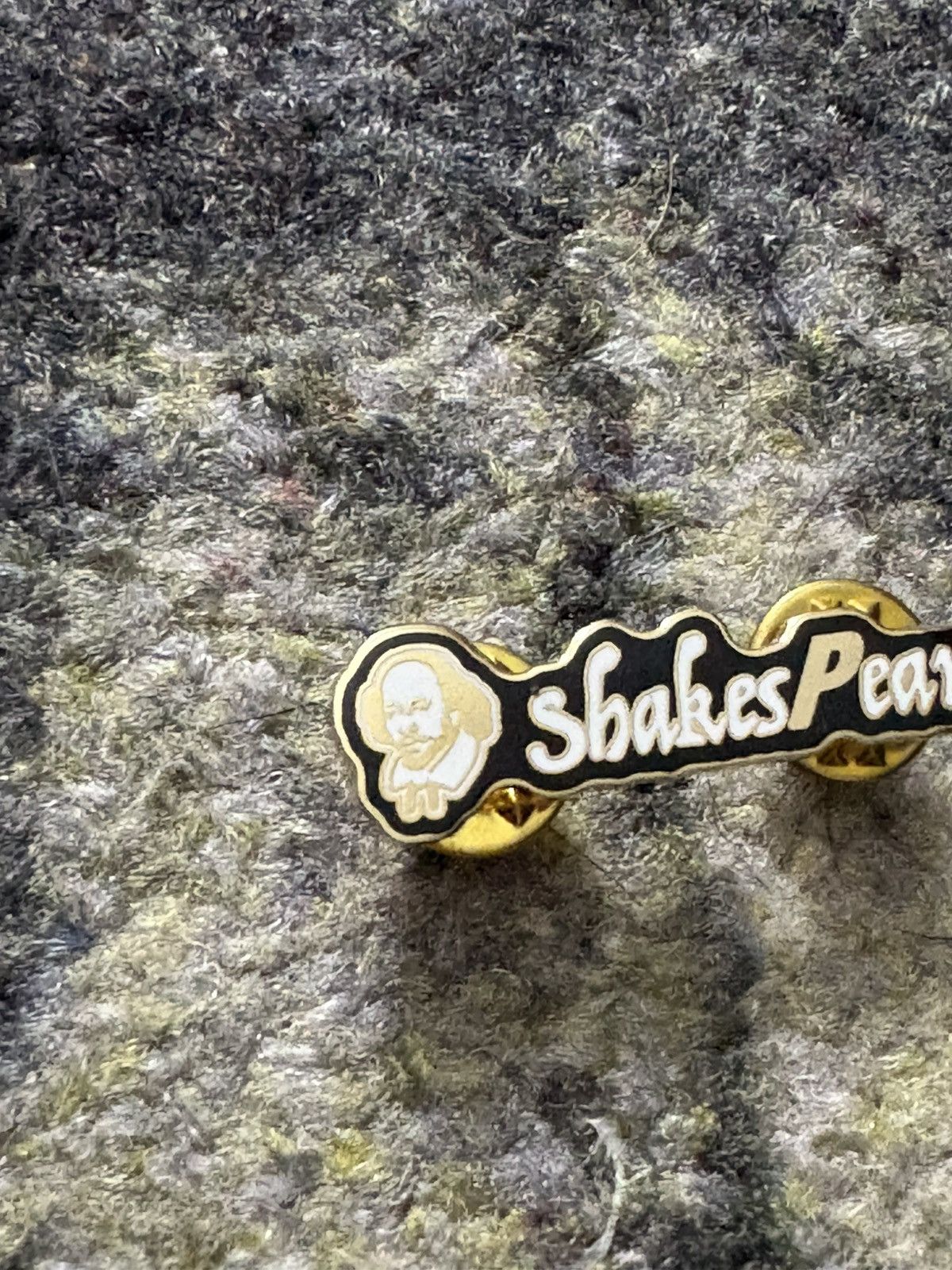 Palace Palace Shakespeare Pin Size ONE SIZE - 2 Thumbnail