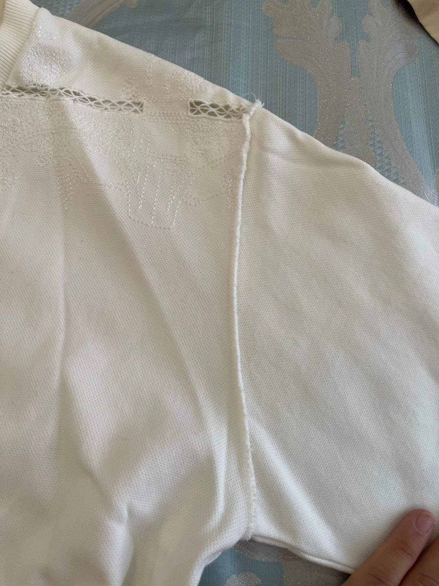 Louis Vuitton LV Opera Cutout Embroidered Sleeve Outer Stitch L T-Shirt Size US L / EU 52-54 / 3 - 6 Thumbnail