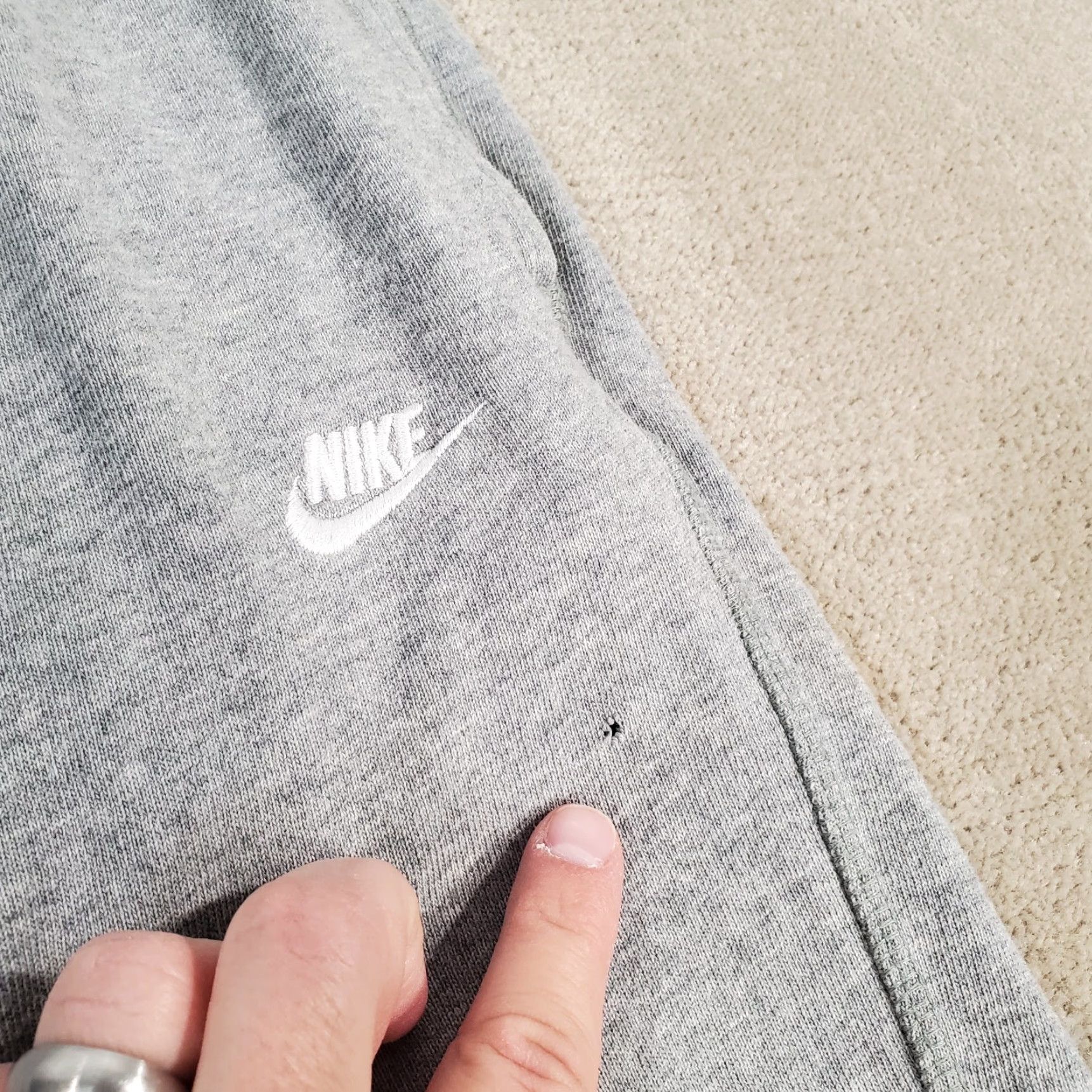 Nike Nike Sportswear Club Knit Sweatpants Mens XL Gray Tapered Joggers Logo Pockets Regular Fit Sweatpants Mens 90s? Size US 36 / EU 52 - 3 Thumbnail