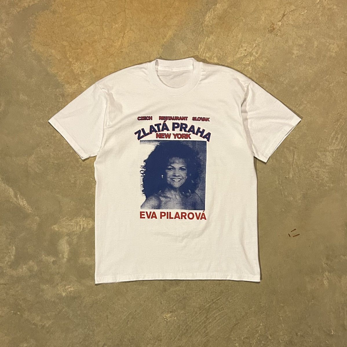 Japanese Brand × Vintage Crazy Vintage 90s Eva Pilarova New York Restaurant Tee Size US L / EU 52-54 / 3 - 1 Thumbnail