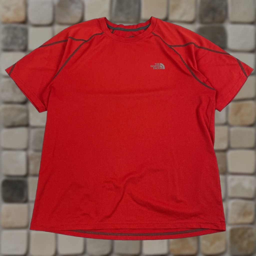 The North Face VINTAGE The North Face Shirt Mens Medium Red Flashdry Short Sleeve Hiking Workout Gym Size US M / EU 48-50 / 2 - 1 Thumbnail
