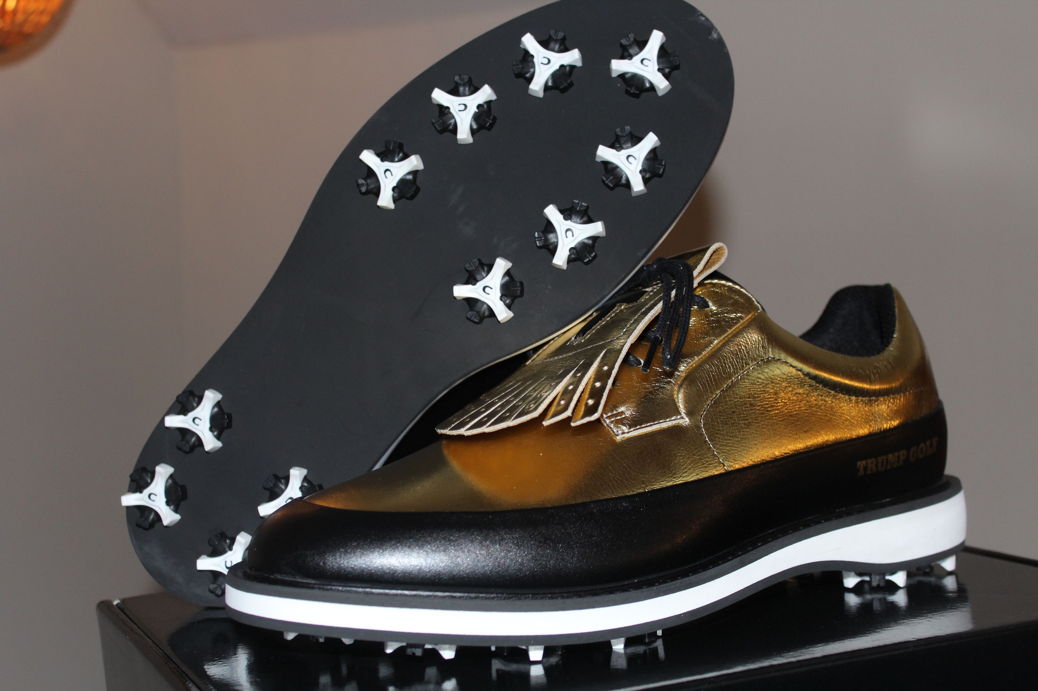 Donald Trump Donald Trump Presidential Gold GOLF Shoes Men Size 11 Size US 11 / EU 44 - 1 Thumbnail