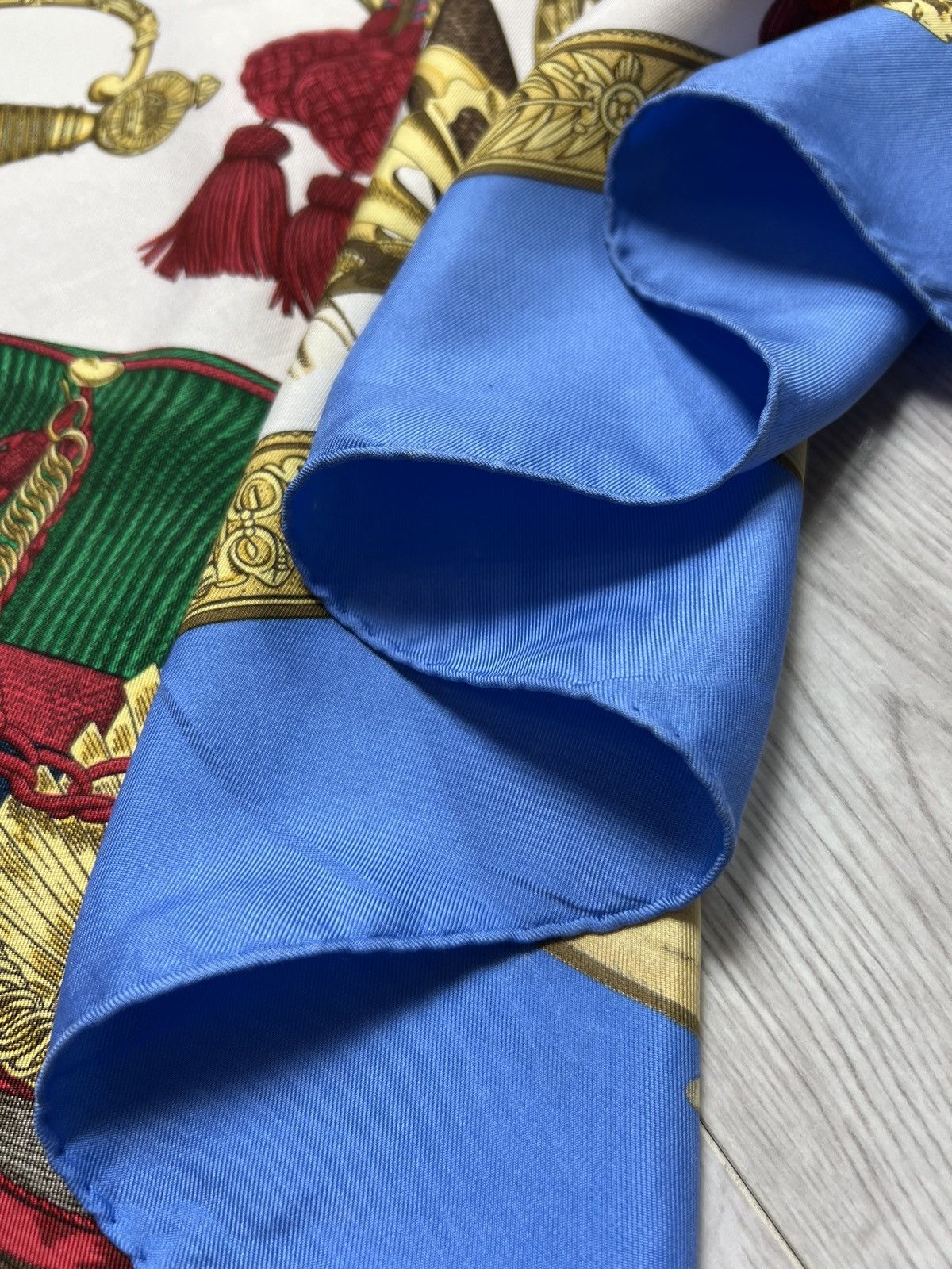 Hermes × Vintage Vintage HERMES CARRE 90 GRAND UNIFORME J. Metz Silk Scarf Size ONE SIZE - 24 Thumbnail