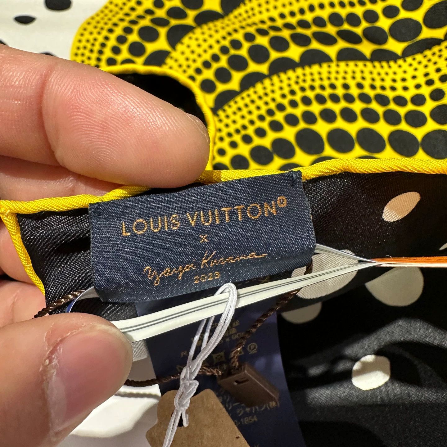 Louis Vuitton LV x Yayoi Kusama Polka Dot Pumpkin Silk Scarf Size ONE SIZE - 6 Thumbnail