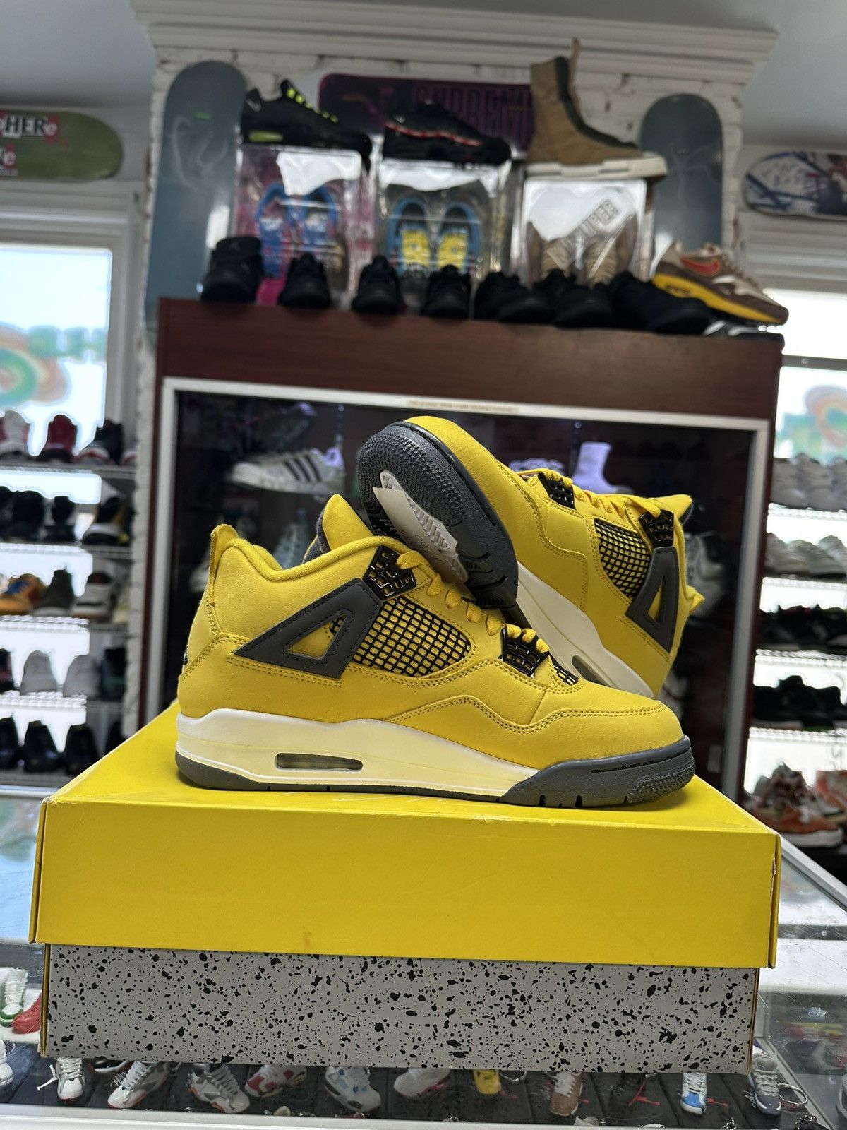 Jordan Brand Jordan 4 Retro ‘Lightning’ Size US 8.5 / EU 41-42 - 2 Thumbnail