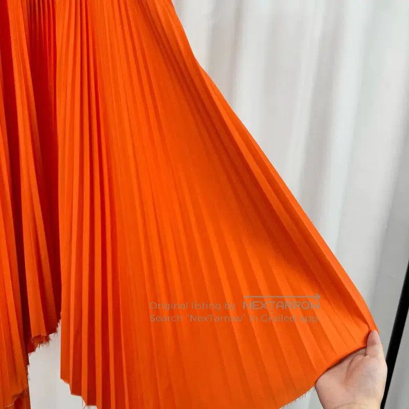 Loewe Loewe Pleated Skirt in Bright Orange . Size 22" - 4 Thumbnail
