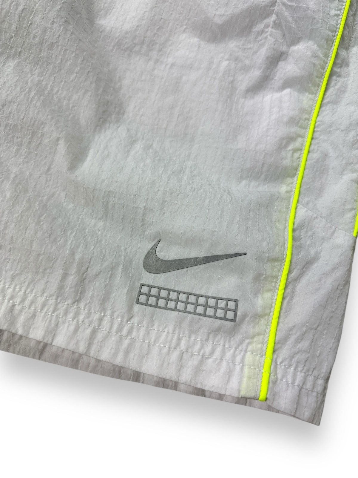 Nike Nike DNA Nylon Drill Shorts Reflective Logo Swoosh Size US 30 / EU 46 - 5 Thumbnail
