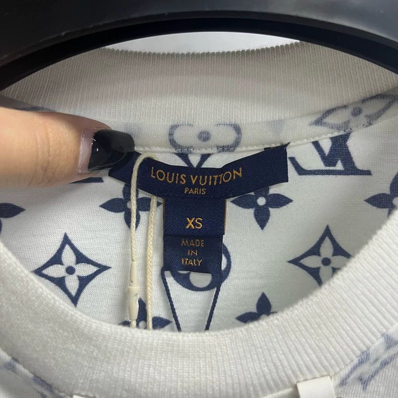 Louis Vuitton Louis Vuitton Short Sleeve TShirt with Logo-2506 Size US M / EU 48-50 / 2 - 2 Thumbnail