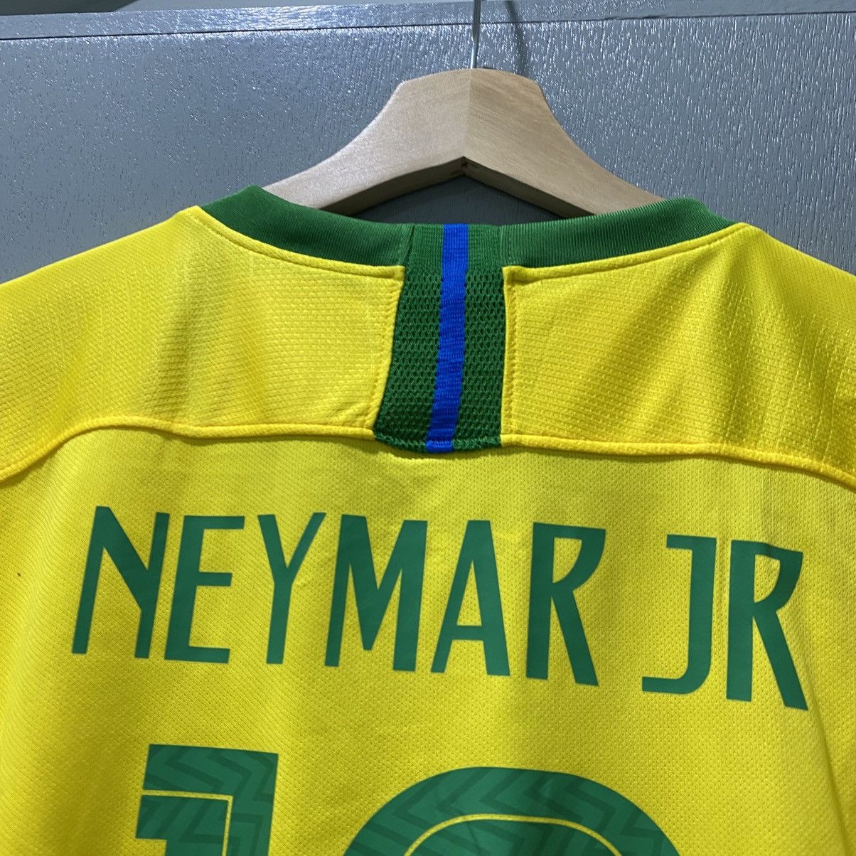 Nike 2018 Brazil Neymar Home Kit NWT Size US L / EU 52-54 / 3 - 15 Thumbnail