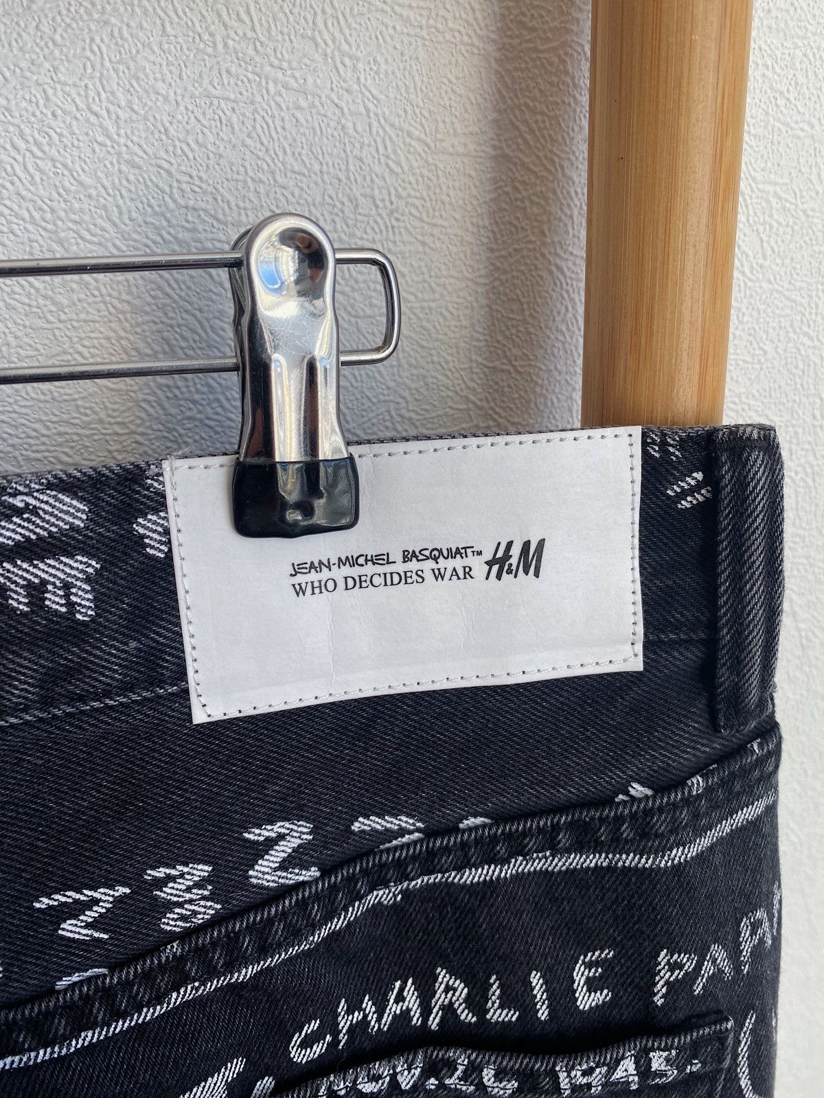 H&M × Jean-Michel Basquiat × Who Decides War Who Decides War Baggy denim jeans H&M x Basquiat x Ev&Tela Size US 33 - 19 Thumbnail