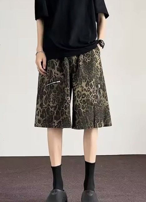 Other Cargo Multi Pocket Shorts - Leopard Print Trend Size US 29 - 3 Thumbnail