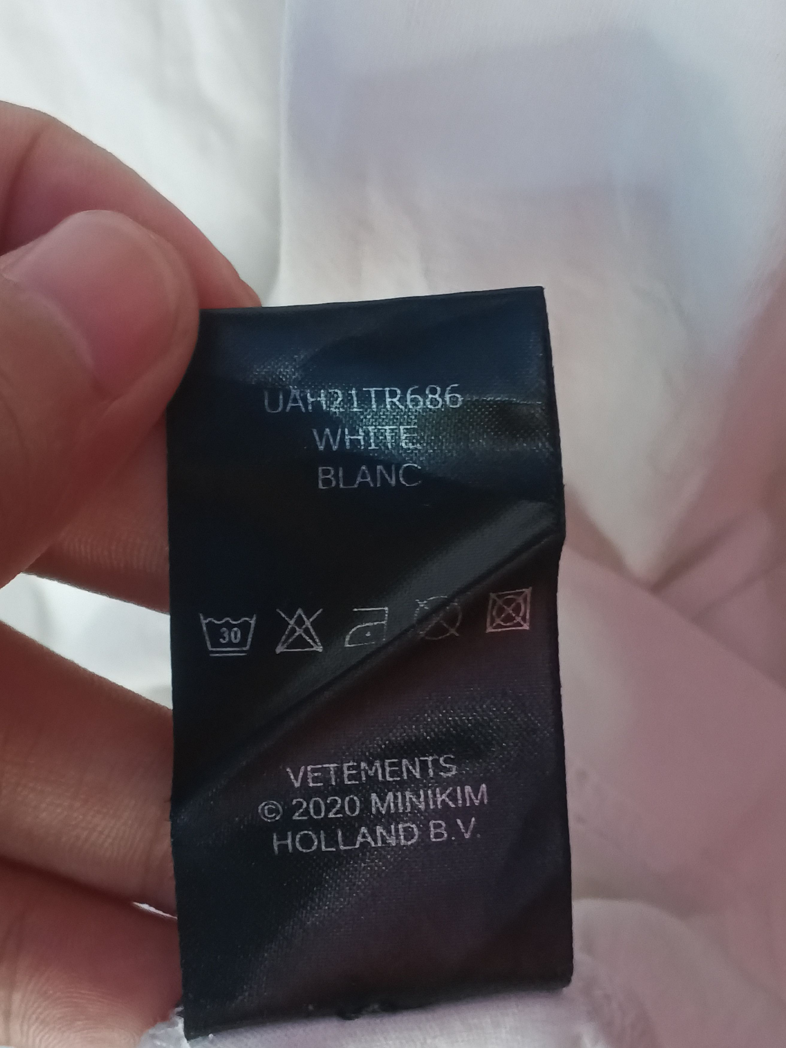 Vetements Vetements AW19 Love Is Us Logo Tee Shirt Size US XS / EU 42 / 0 - 8 Thumbnail