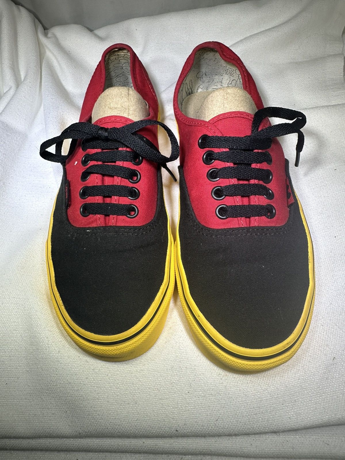 Vans Vans Disney Mickey Mouse And Friends Men's 7.5 Women's 9 Size US 9 / IT 39 - 2 Thumbnail