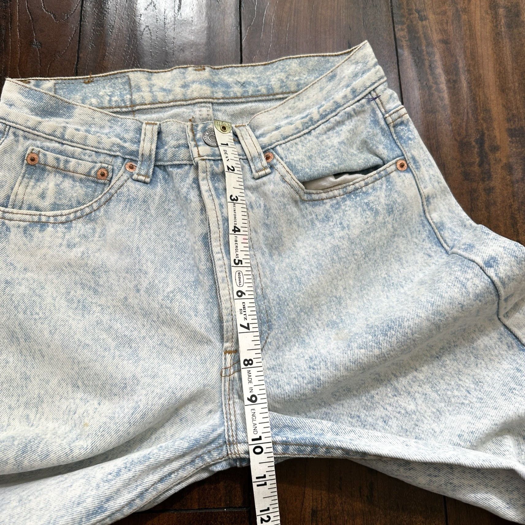 Levi's VINTAGE Levi's 501 Jeans 90s Straight Button Fly 27x32 Blue Cotton Denim USA Tag Mens Size US 27 - 6 Thumbnail