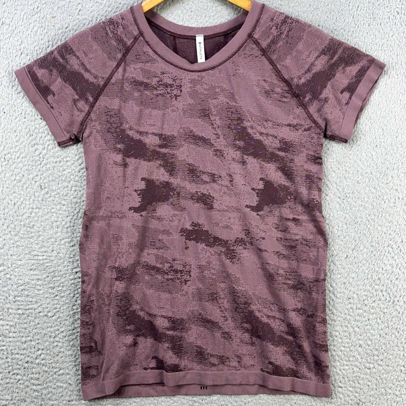 Athleta Athleta T-Shirt Women Large Purple Camo Short Sleeve Crewneck Outdoor Hiking Tee Shirt Size L / US 10 / IT 46 - 3 Thumbnail