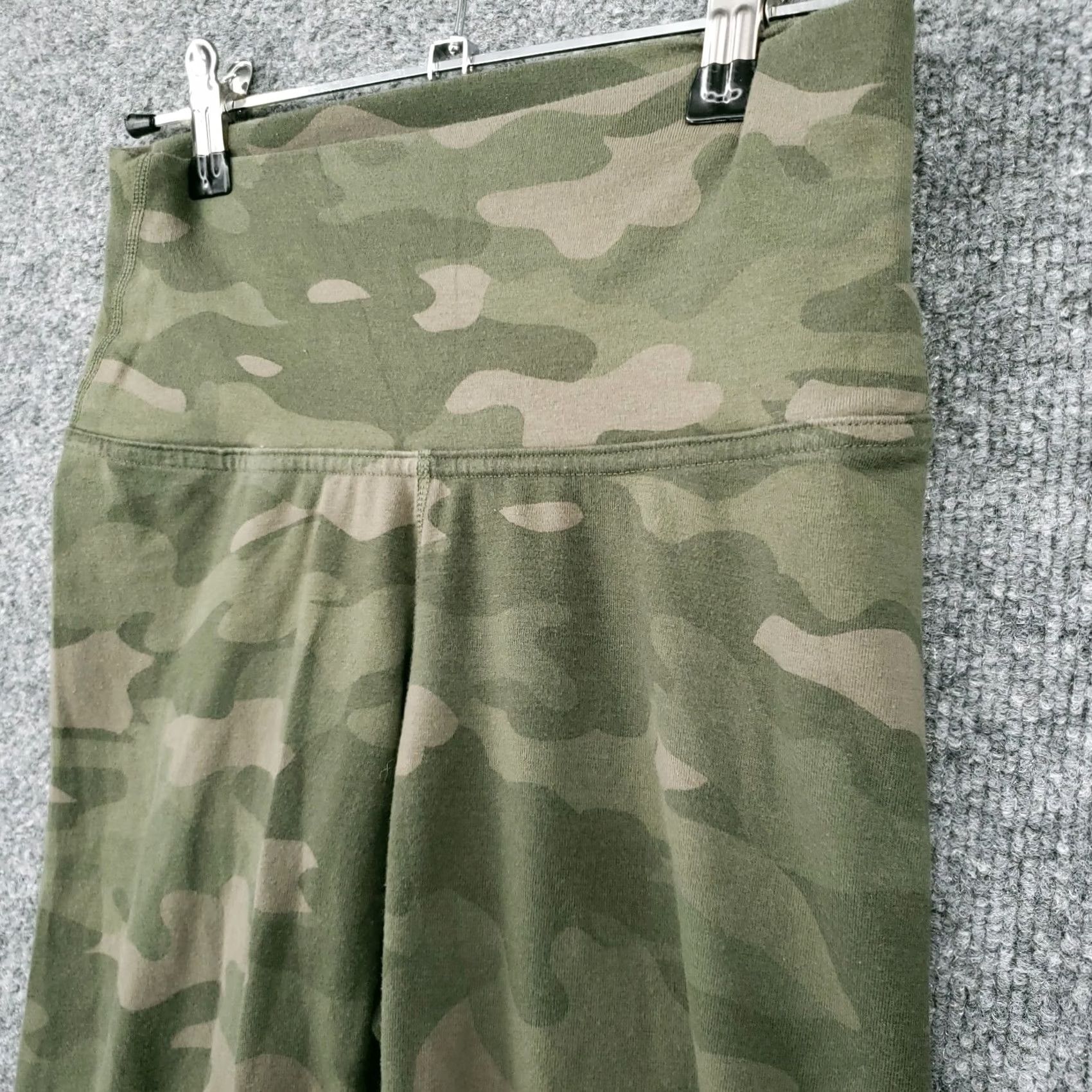 Old Navy Old Navy Legging Women 2XS Green Camouflage High Rise Go-Dry Active Size 24" / US 00 / IT 34 - 4 Thumbnail