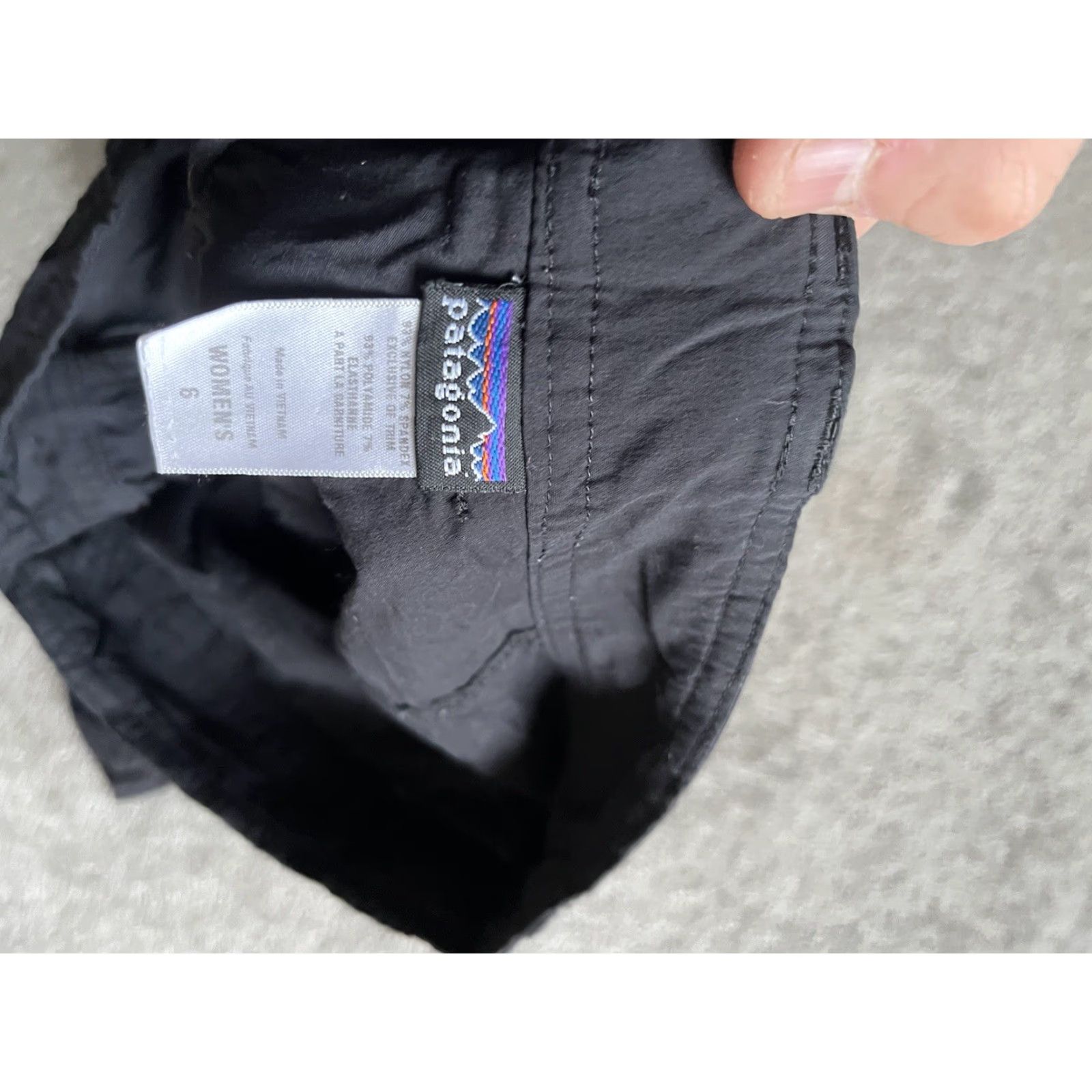 Patagonia Patagonia Pants Womens 6 Black Lightweight Outdoor Hiking Drawstring Capri Trail Shirt, Pants, or Hats? Size 28" / US 6 / IT 42 - 4 Thumbnail