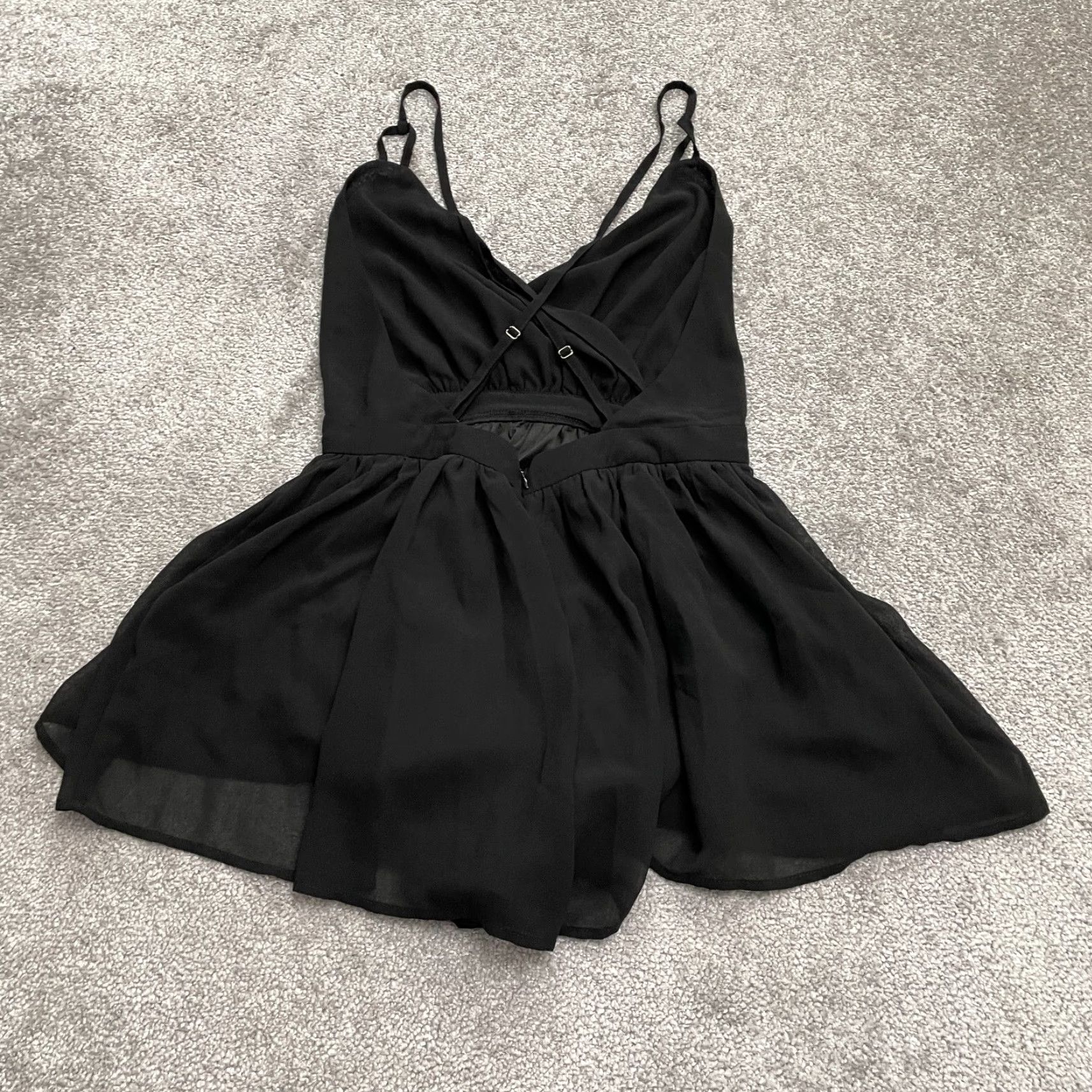 Vintage L' Atiste Romper Womens M Backless Solid Black Beach Summer Casual V-Neck Sleeveless Strappy Sleeve Polyester One-Piece Size 32" / US 10 / IT 46 - 2 Thumbnail