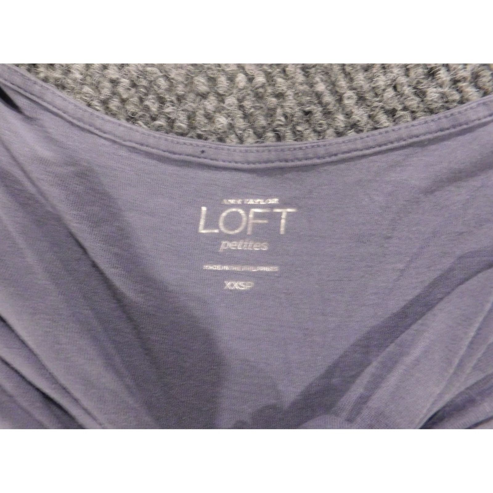 Ann Taylor Loft Ann Taylor Loft Blouse Petites P2XS XS SP Blue Sleeveless Round Neck Pullover Casual Rayon Lightweight Stretch Buttons Women Blouse Size XXS / US 00 / IT 34 - 3 Thumbnail