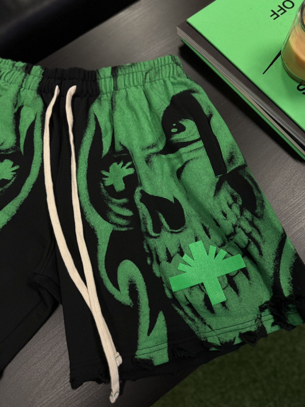 Vertabrae Vertabrae Skeleton Shorts Green Black Size L (NEW) Size US 29 - 2 Thumbnail