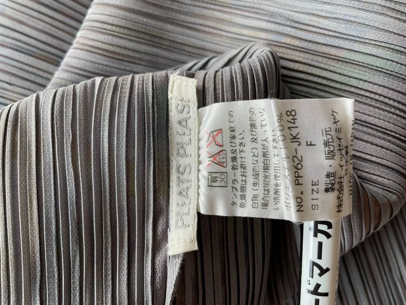 Issey Miyake Issey Miyake size:one size A grey pleated dress with a hor Size XS / US 0-2 / IT 36-38 - 4 Thumbnail