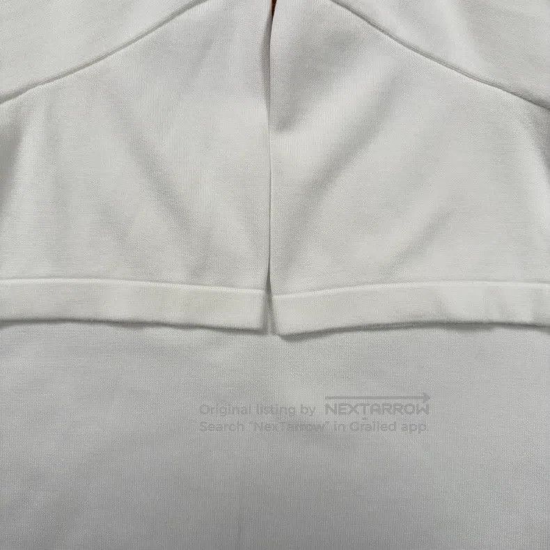 Other Louis Vuitton 25 white embossed logo leather short sleeves Size US S / EU 44-46 / 1 - 3 Thumbnail