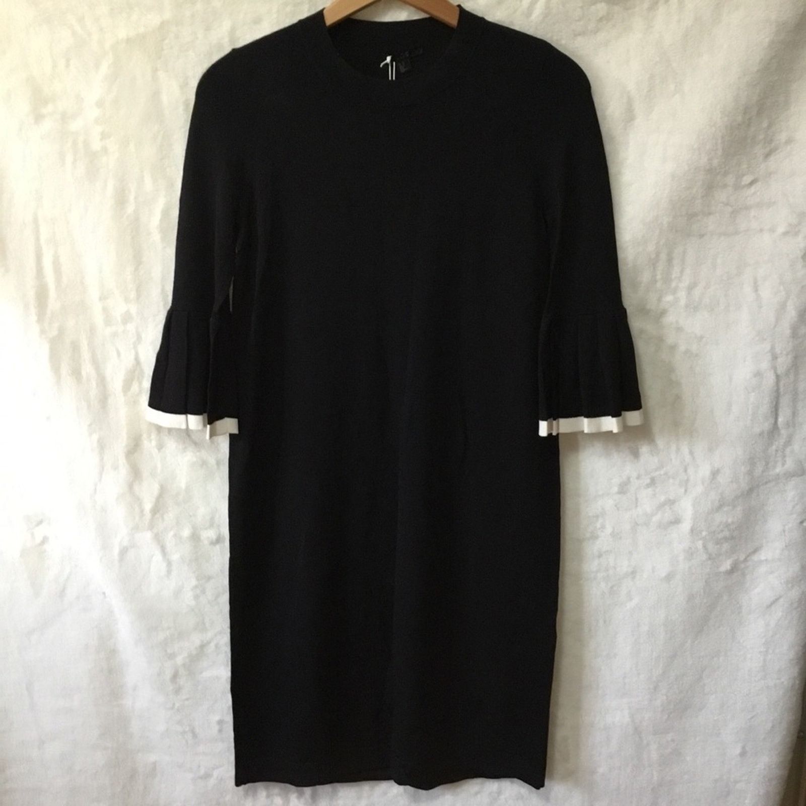 Cos COS Black Stretchy Dress with White Trim On Pleated Cuffs Size XS / US 0-2 / IT 36-38 - 1 Thumbnail
