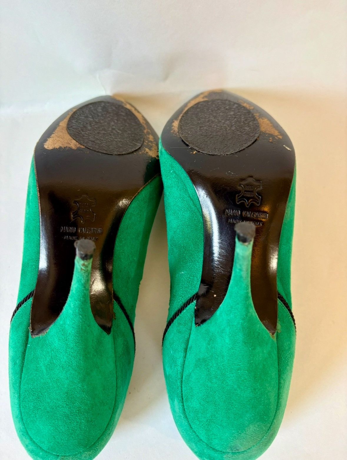 Valentino Mario Valentino 80s Avant Garde Green Suede Cutout Heels Size US 10 / IT 40 - 7 Thumbnail