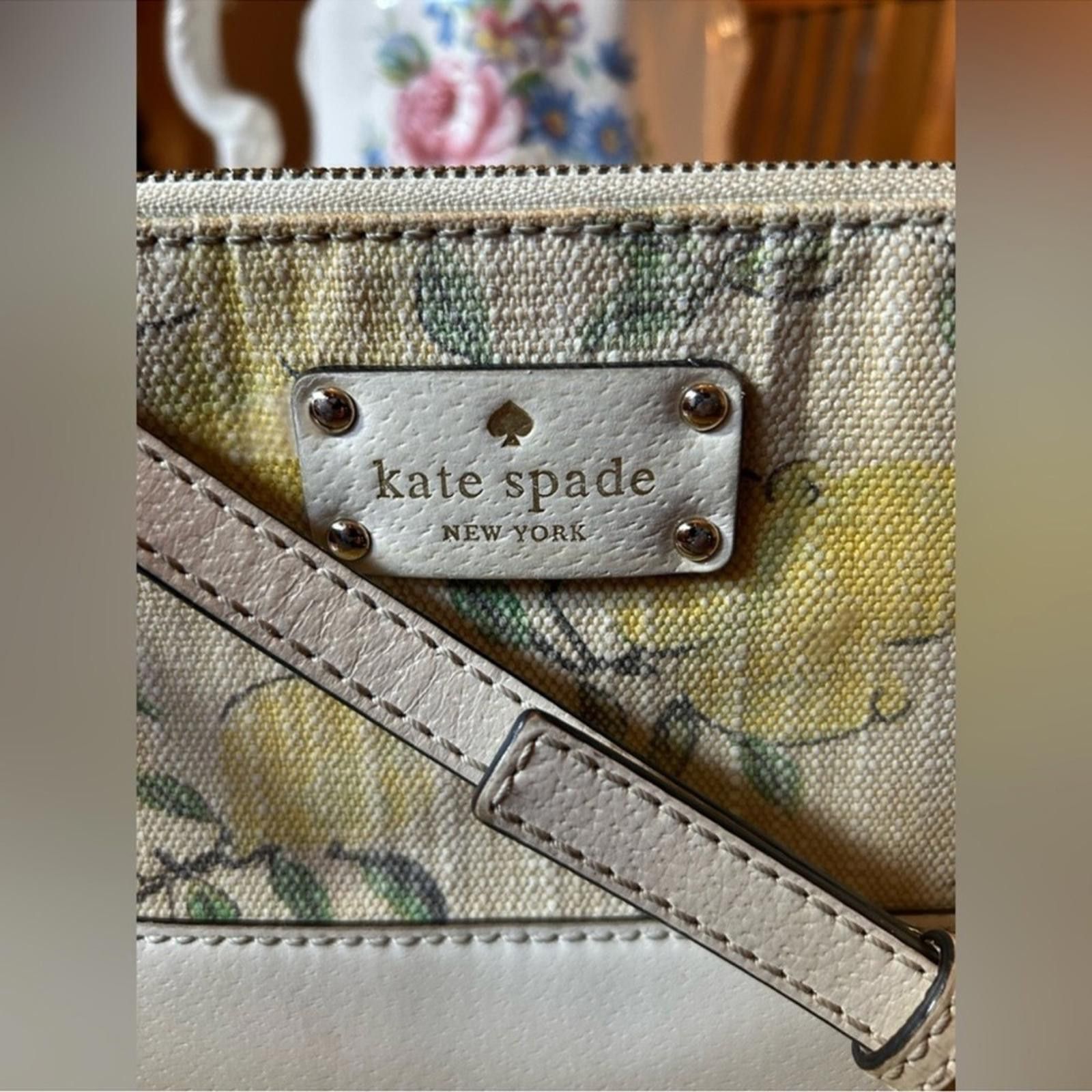 Other Kate spade, lemon cross body bad, adjustable strap Size ONE SIZE - 4 Thumbnail