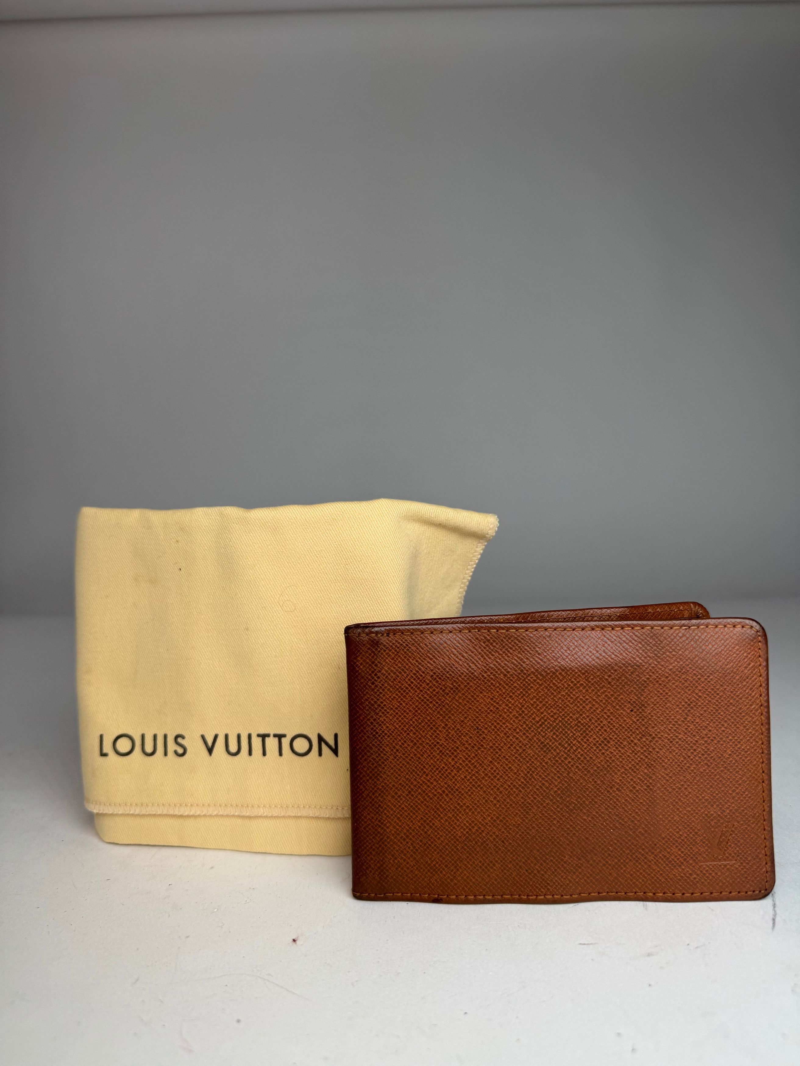 Louis Vuitton Vintage Taiga Leather Card Holder Brown Size ONE SIZE - 1 Thumbnail