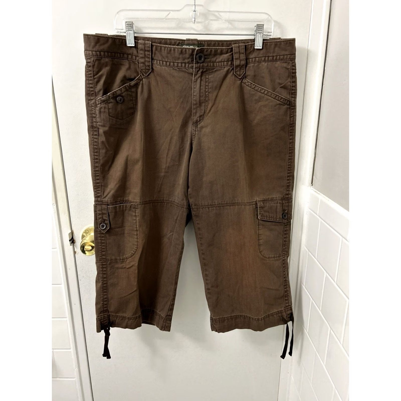 Eddie Bauer Eddie Bauer Cargo Pants Womens 14 37x18 Brown Cotton Capri Casual Outdoor Straight Leg Pockets Cuffed Adjustable Waist Modern Everyday Mens Girls? Size 36" / US 14 / IT 50 - 2 Thumbnail