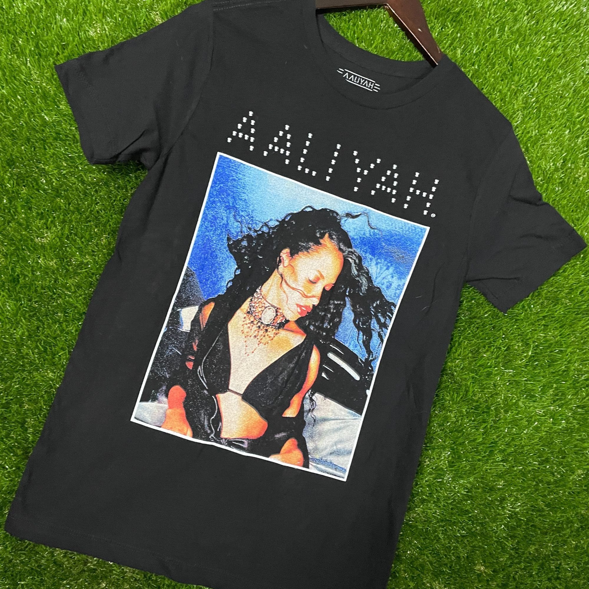 Urban Outfitters Aaliyah Wrap Graphic T-shirt size Extra Small Size US XS / EU 42 / 0 - 4 Thumbnail