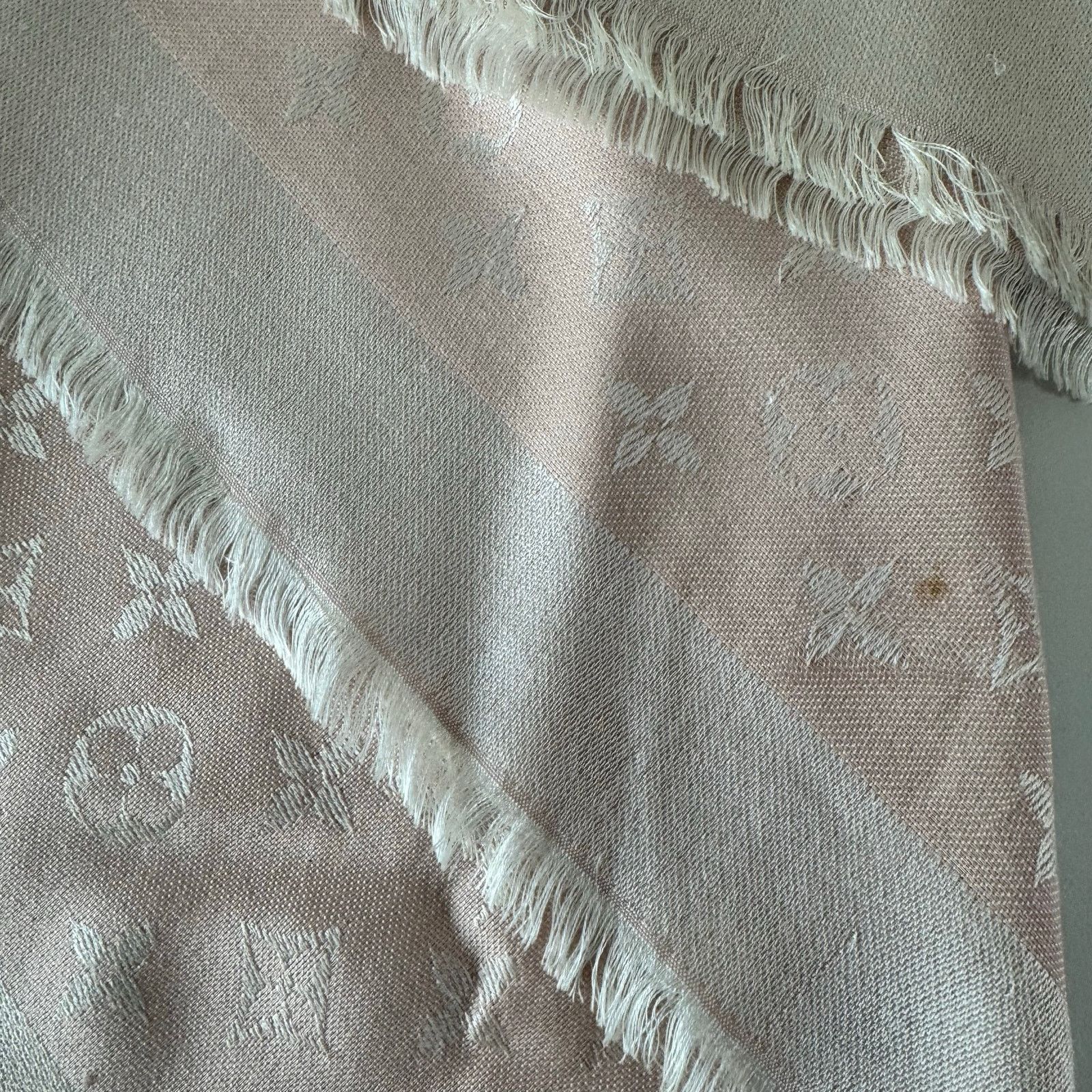Louis Vuitton Wool/silk LV pink white scarf Size ONE SIZE - 5 Thumbnail
