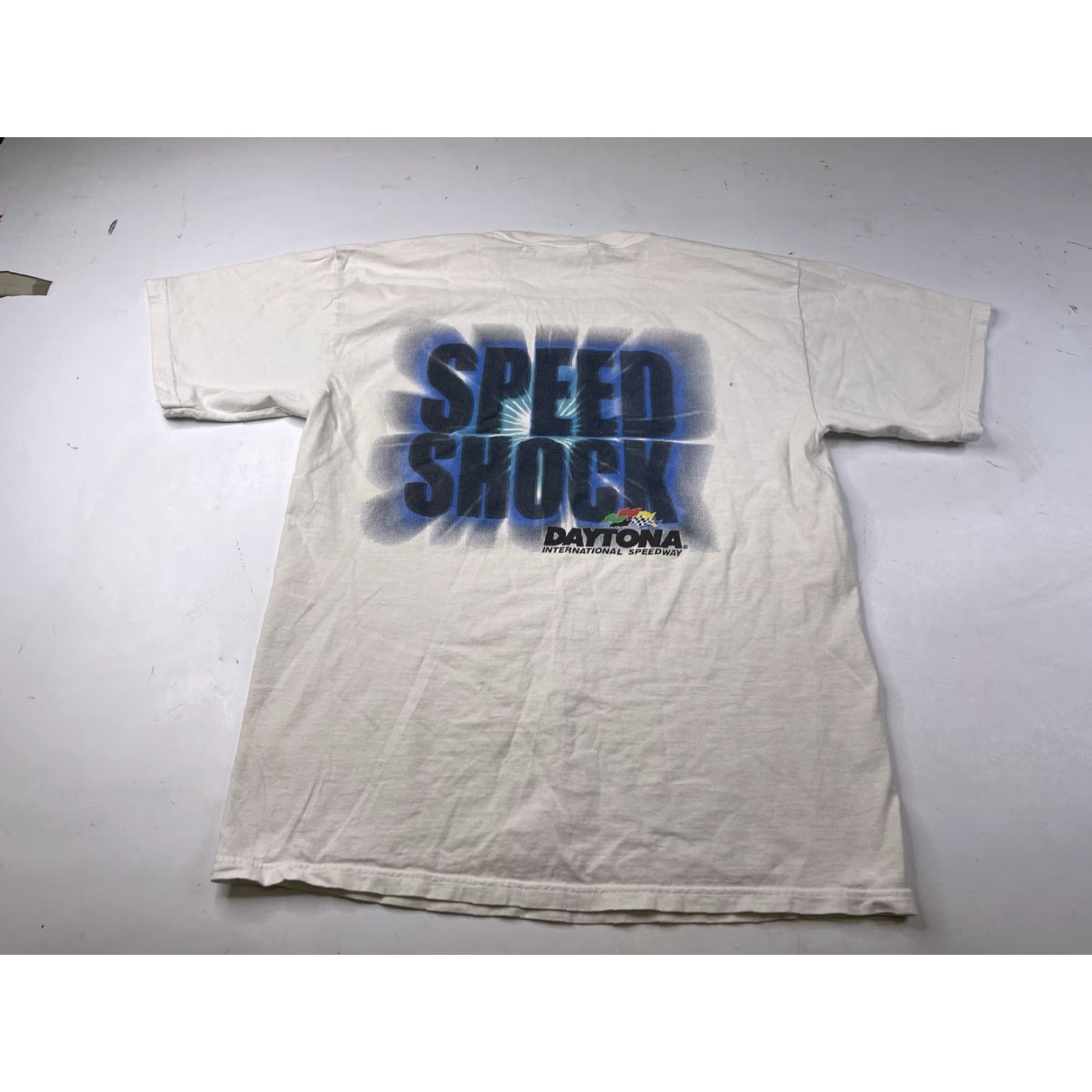 Gildan VINTAGE Daytona 500 NASCAR T-shirt White Cotton Double-Sided L Men Large Shock Shirt Size US L / EU 52-54 / 3 - 6 Thumbnail