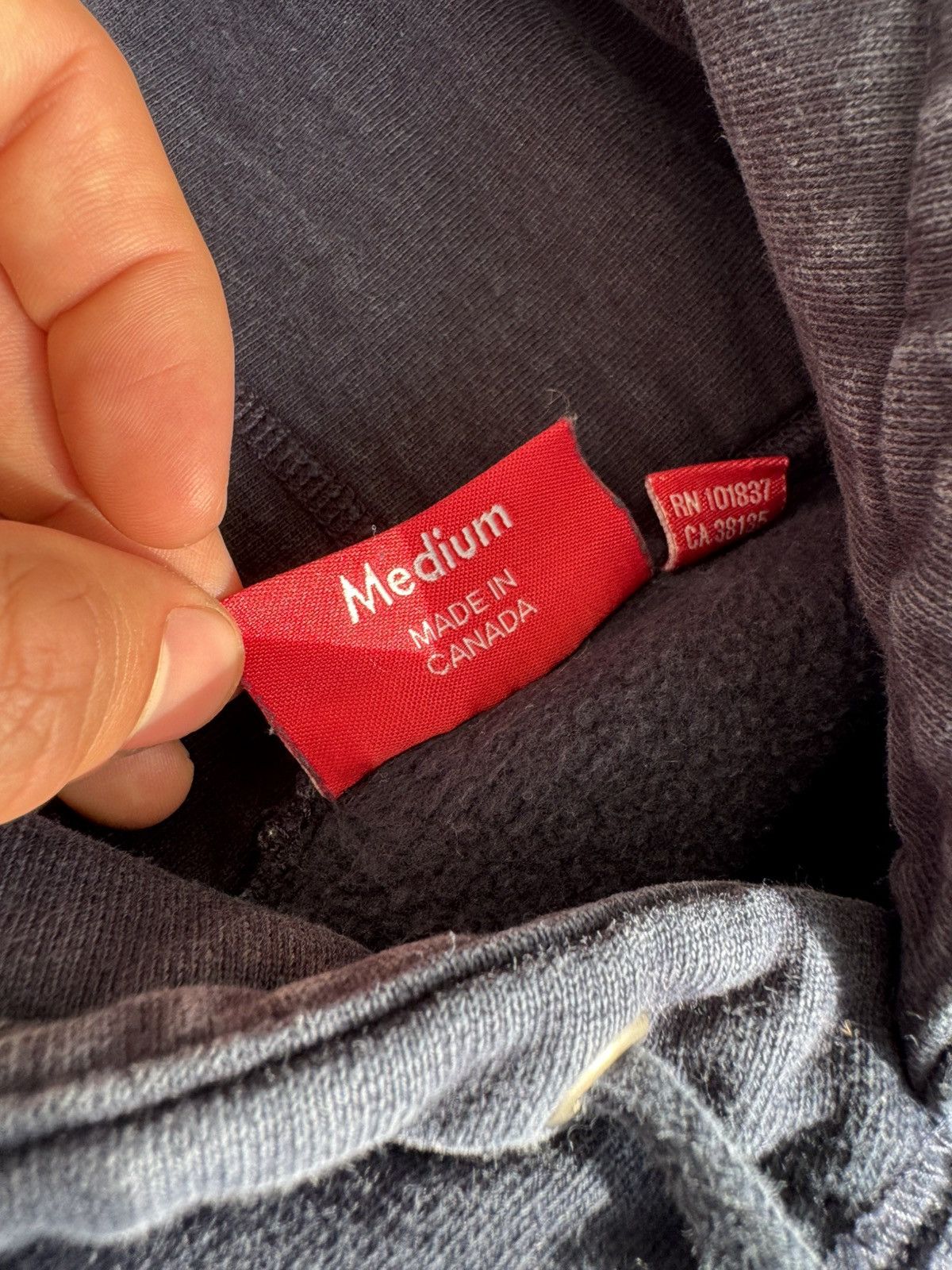 Supreme Supreme FW 2017 “Compact Logo Hoodie” Navy Size Medium Size US M / EU 48-50 / 2 - 6 Thumbnail