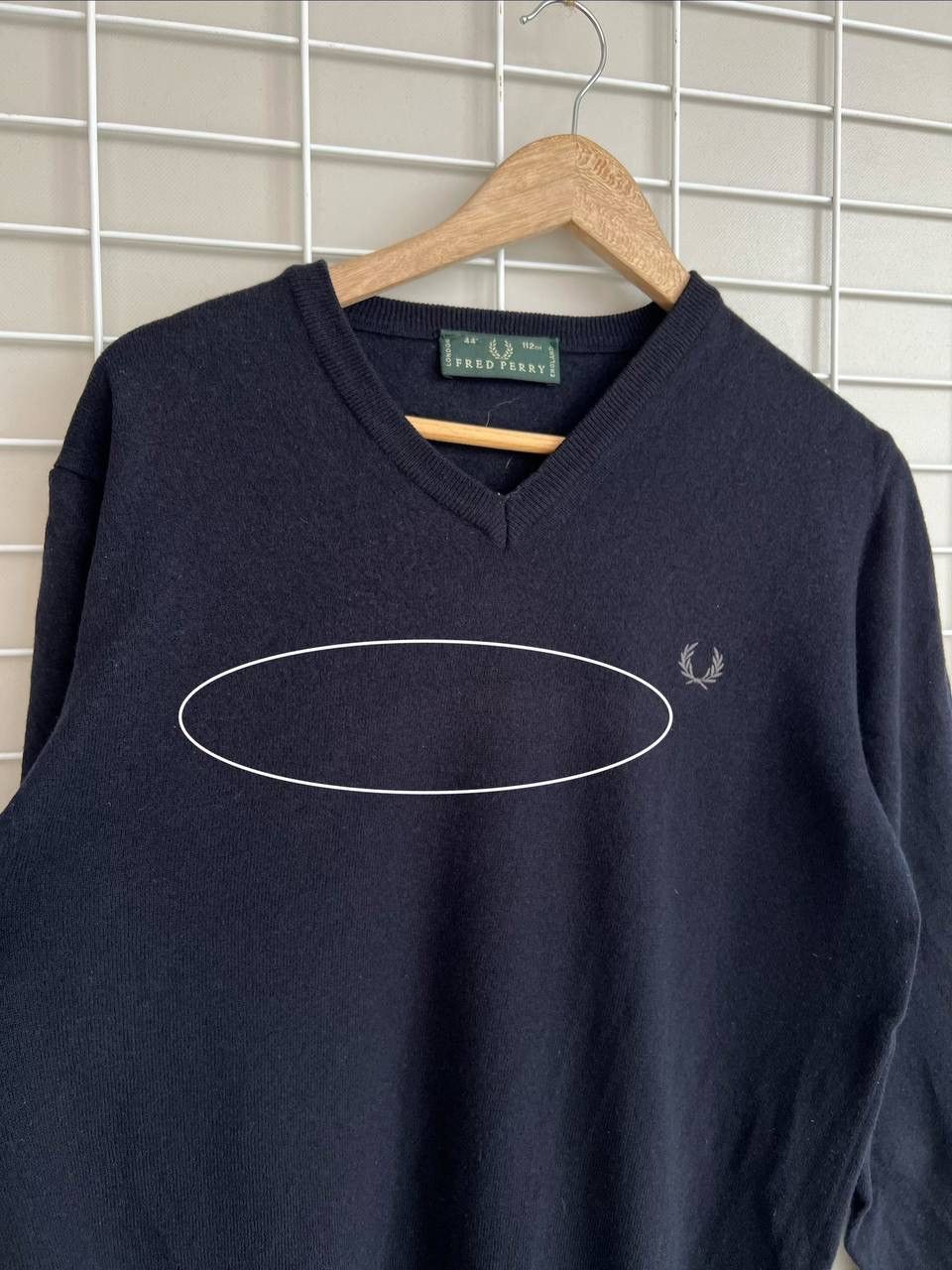 Fred Perry Fred Perry V-Neck Jumper Wool Sweater Mens Size 44 or M Size US M / EU 48-50 / 2 - 17 Thumbnail