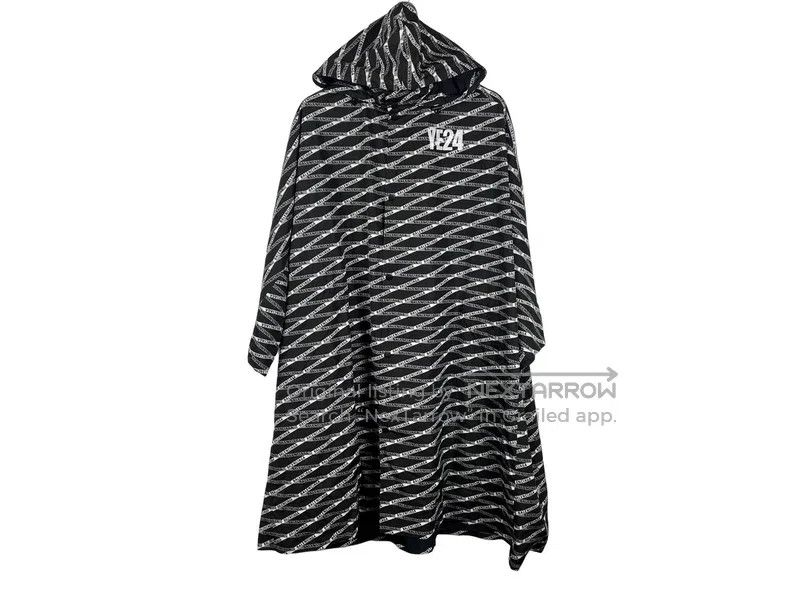 Balenciaga Balenciaga Full Print Long Cloak Jacket Size XS / US 0-2 / IT 36-38 - 1 Thumbnail