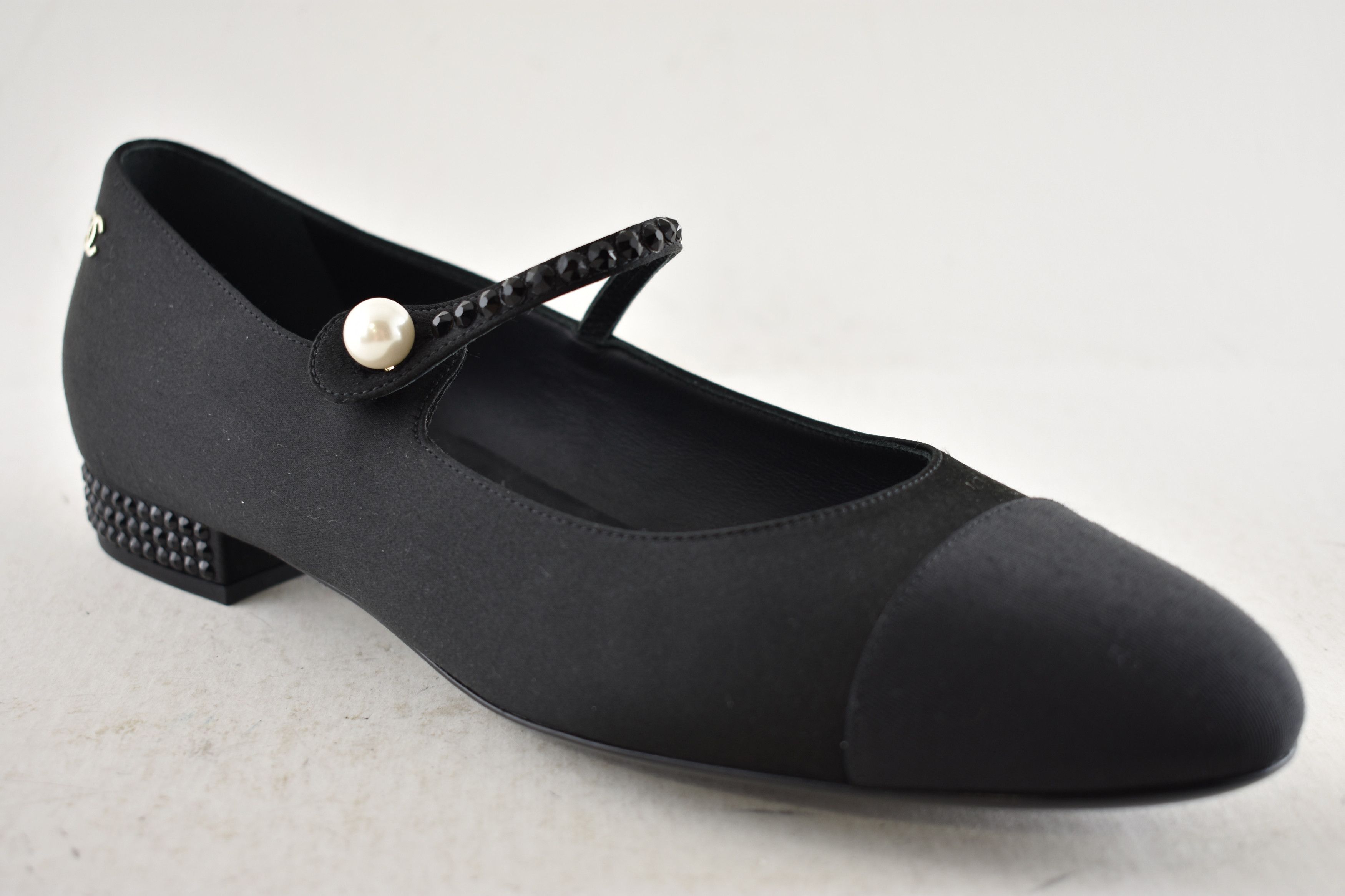 Chanel Chanel 24B Crystal CC Logo Mary Jane Strap Ballet Flat 37 Size US 7 / IT 37 - 6 Thumbnail