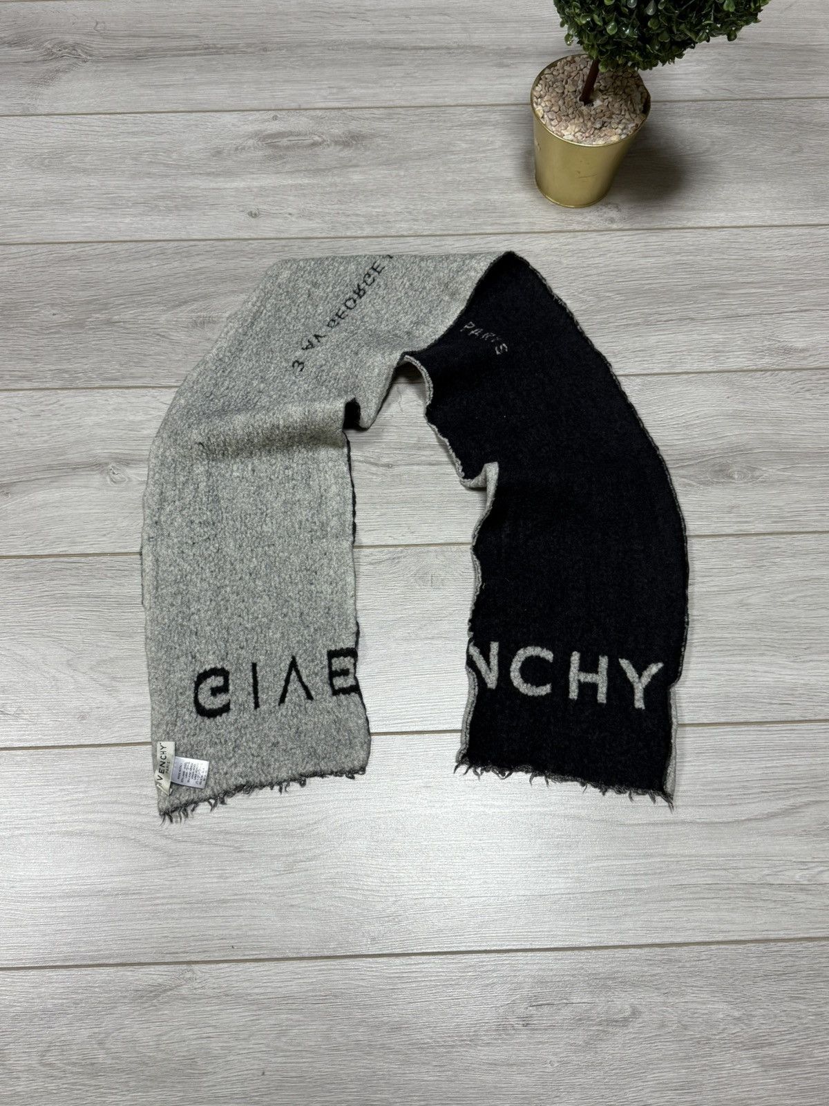 Givenchy Givenchy wool big logo spell out Paris fringed scarf Size ONE SIZE - 1 Thumbnail